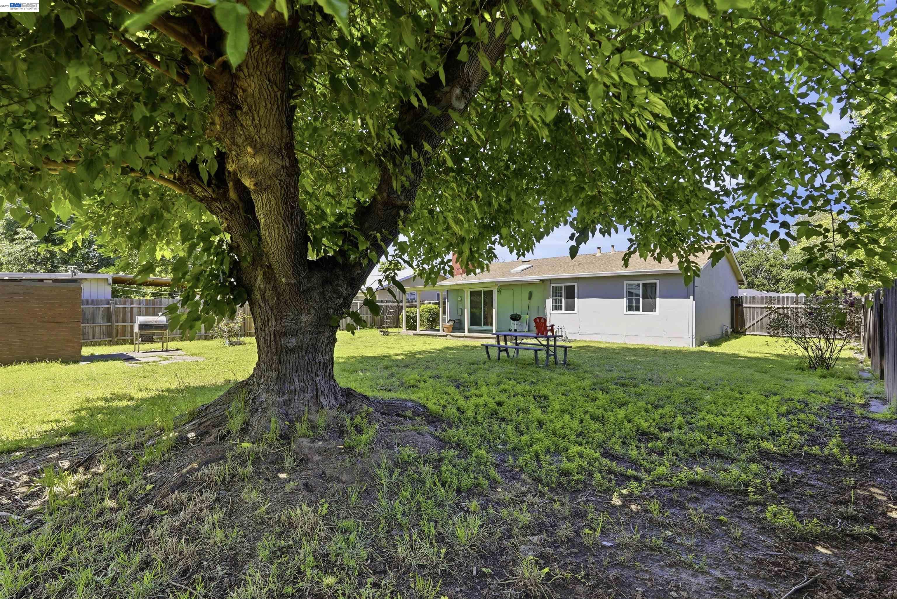 4546 Freeway Cir
