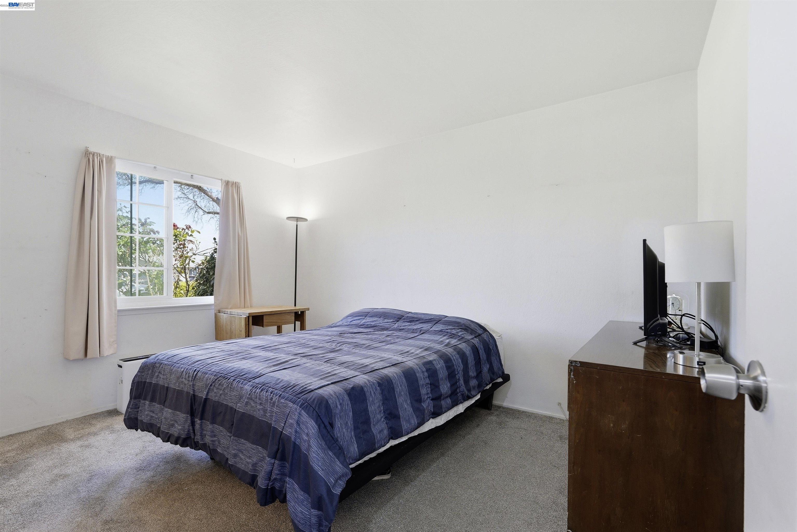 4546 Freeway Cir