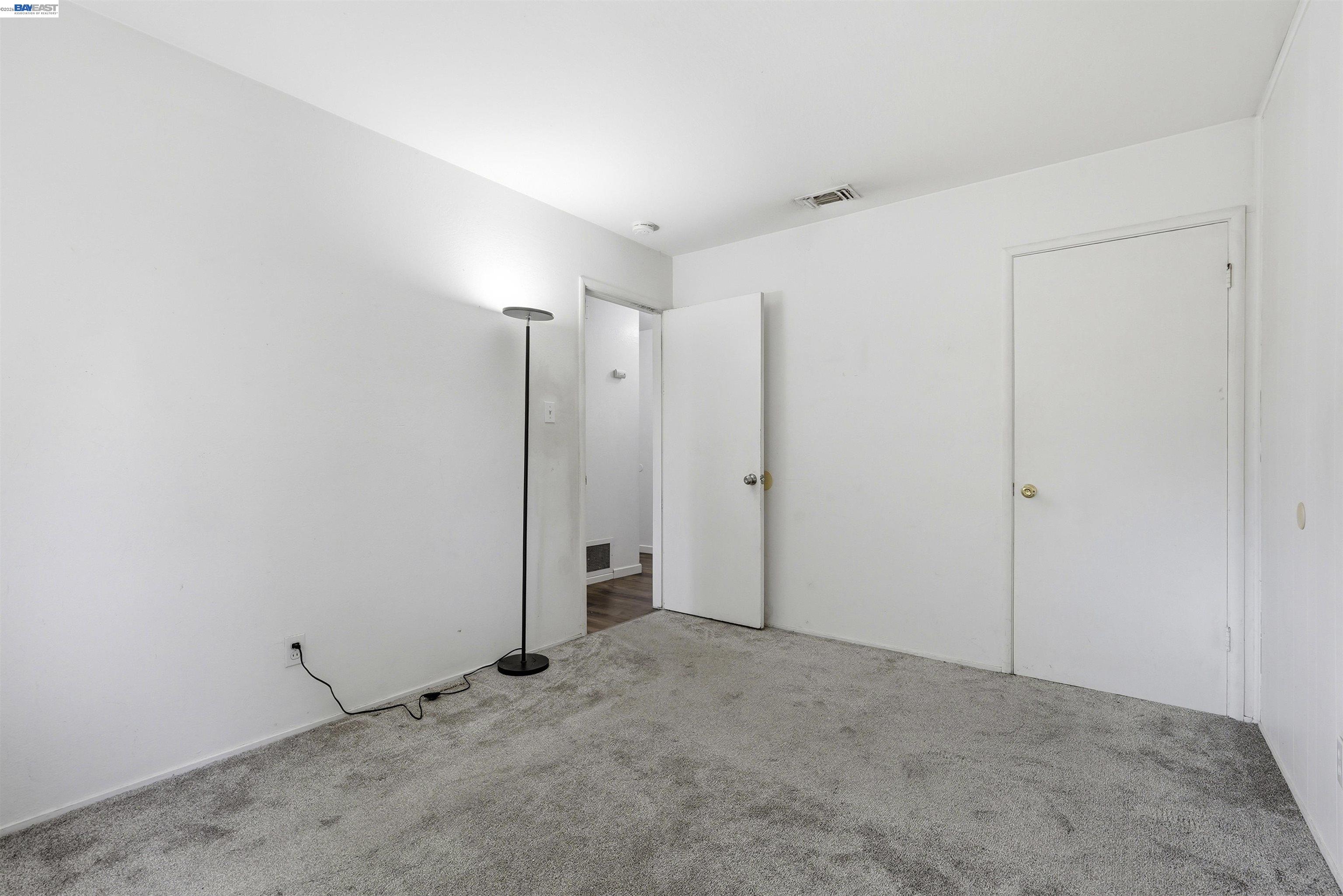 4546 Freeway Cir