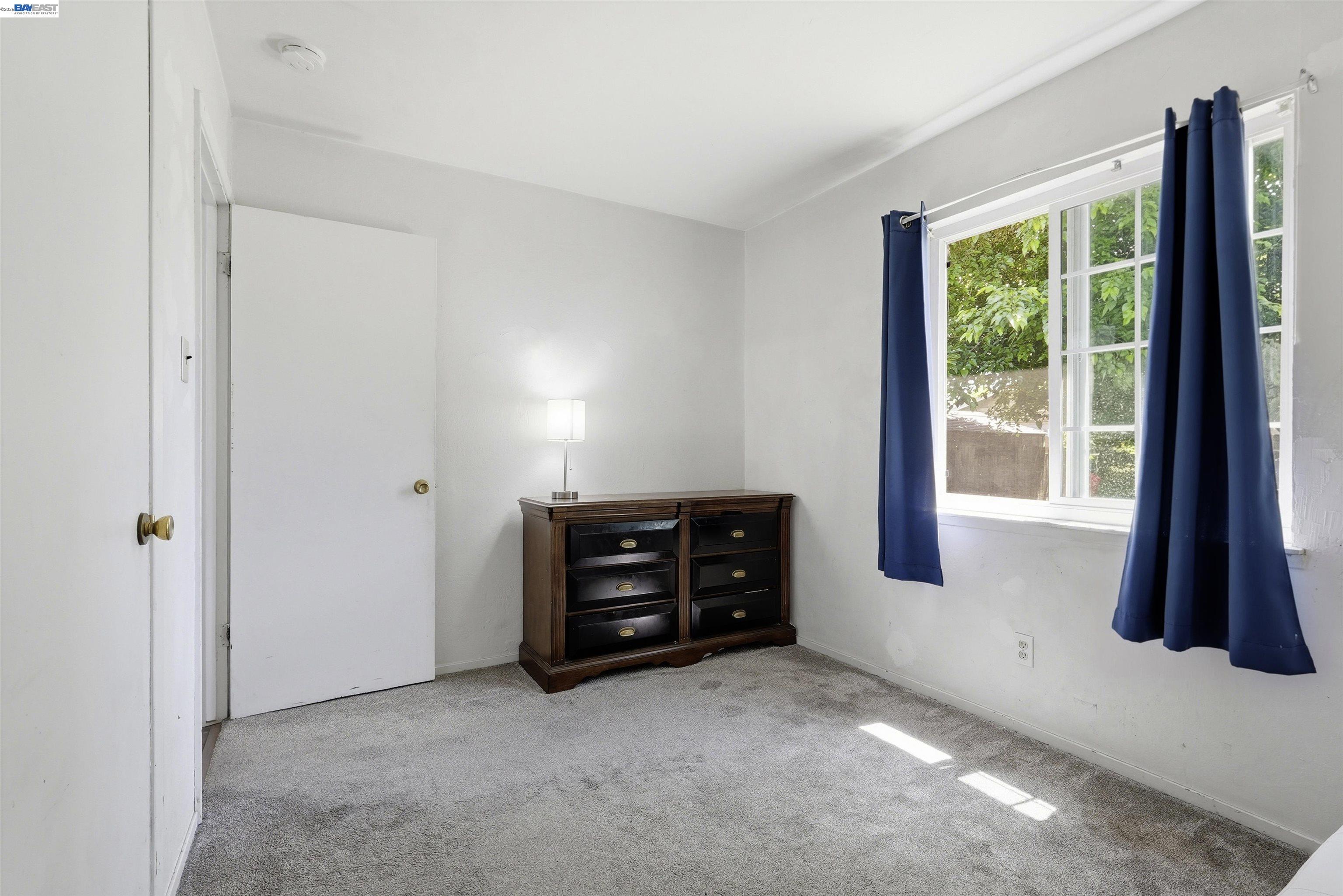 4546 Freeway Cir