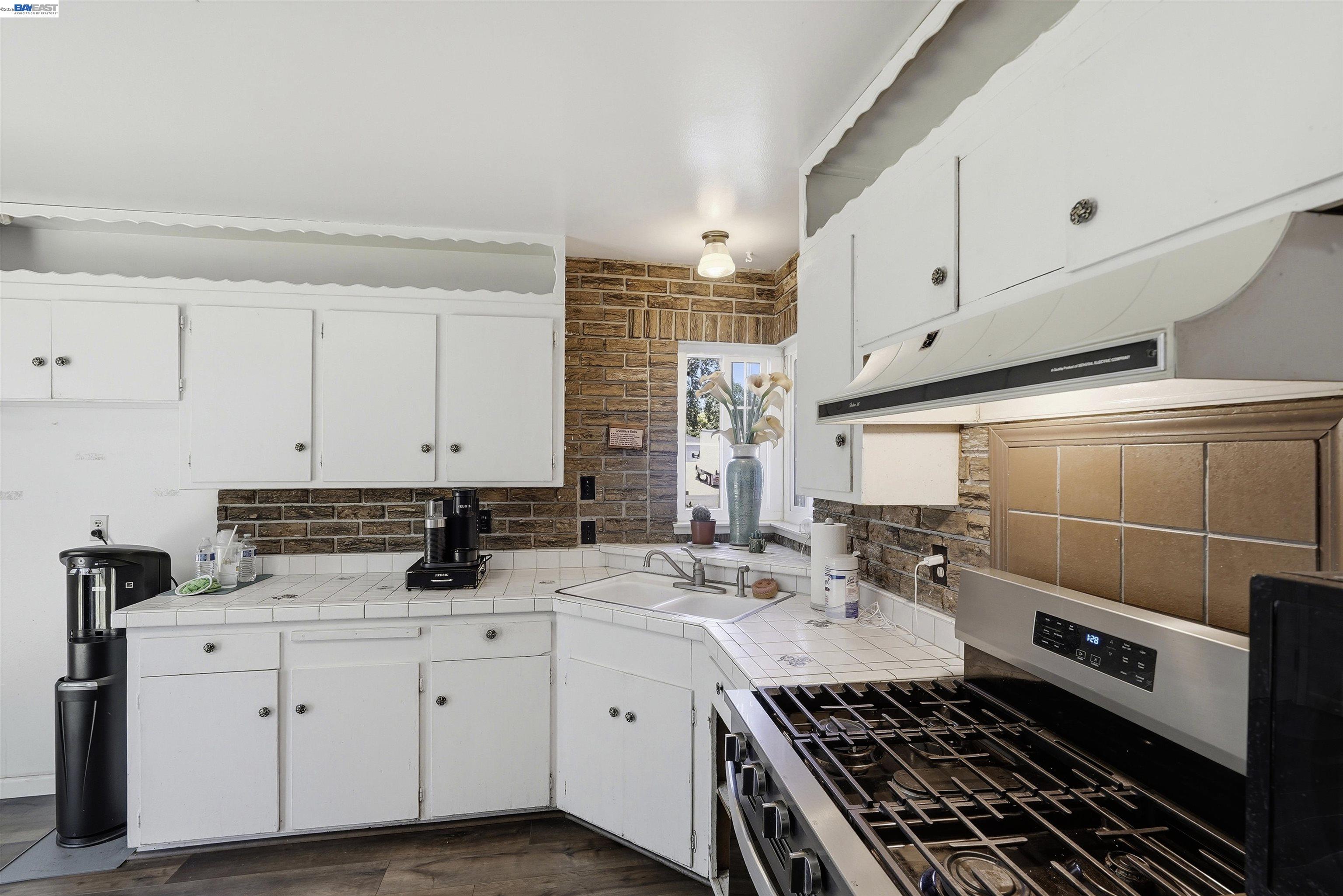 4546 Freeway Cir