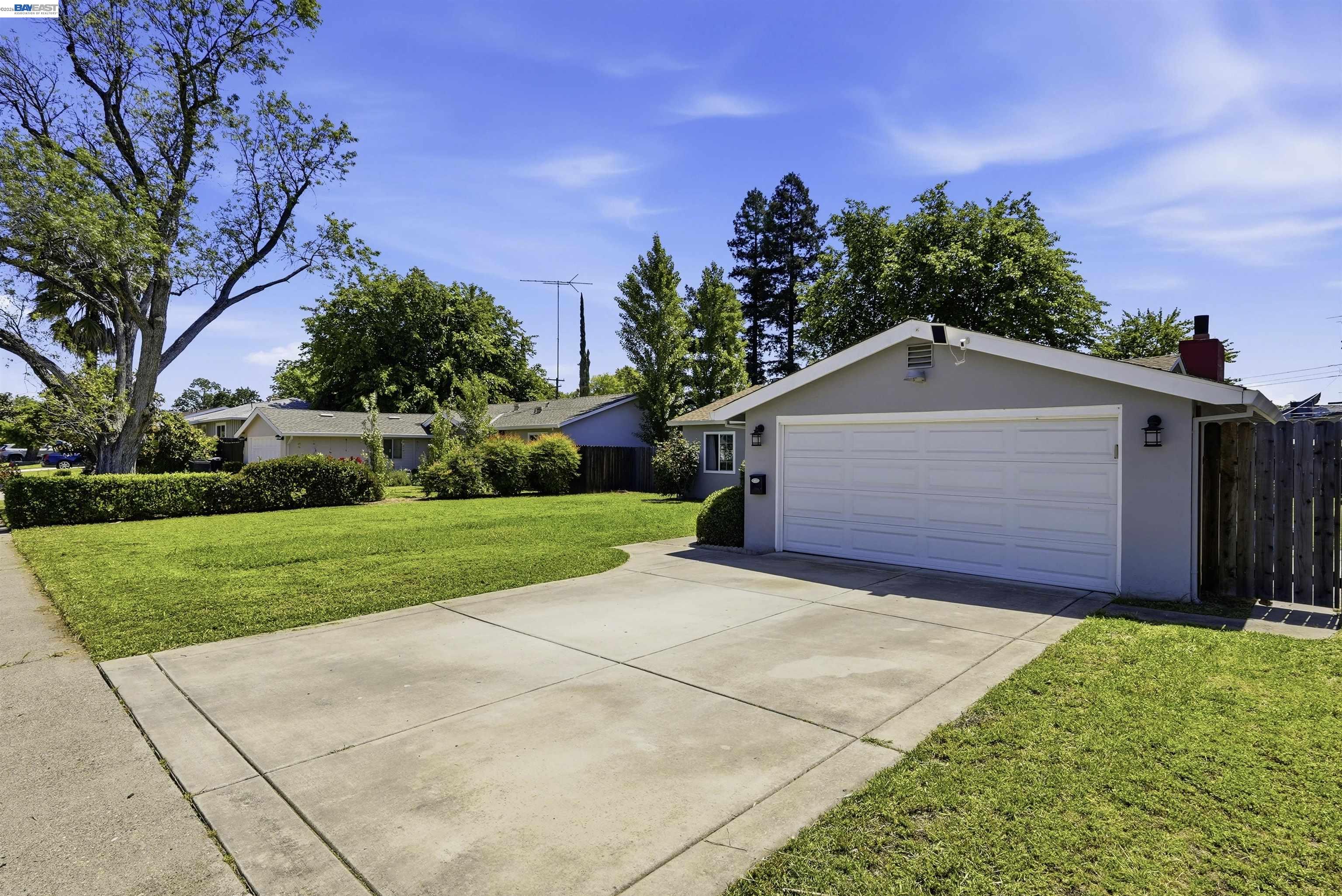 4546 Freeway Cir