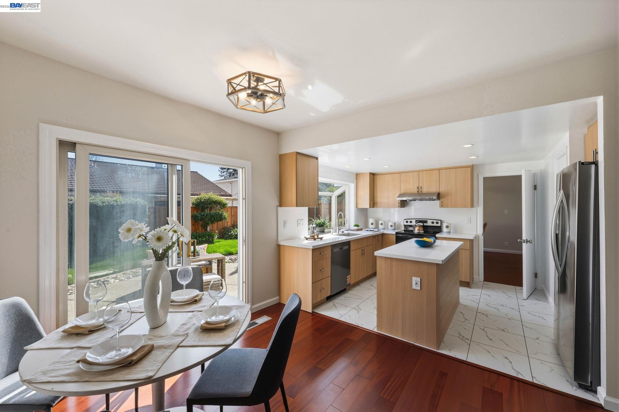 330 Tampa Ct