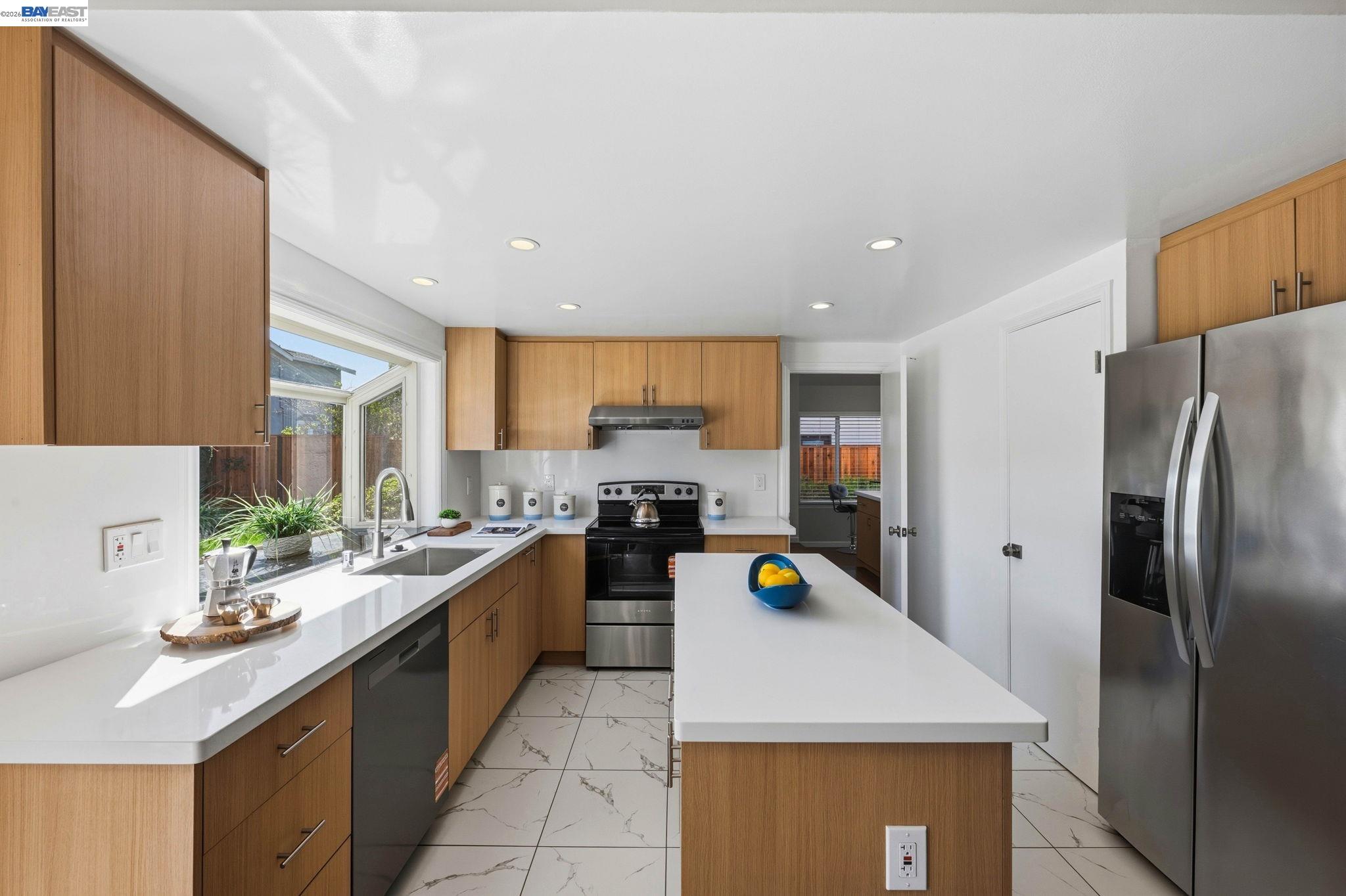 330 Tampa Ct