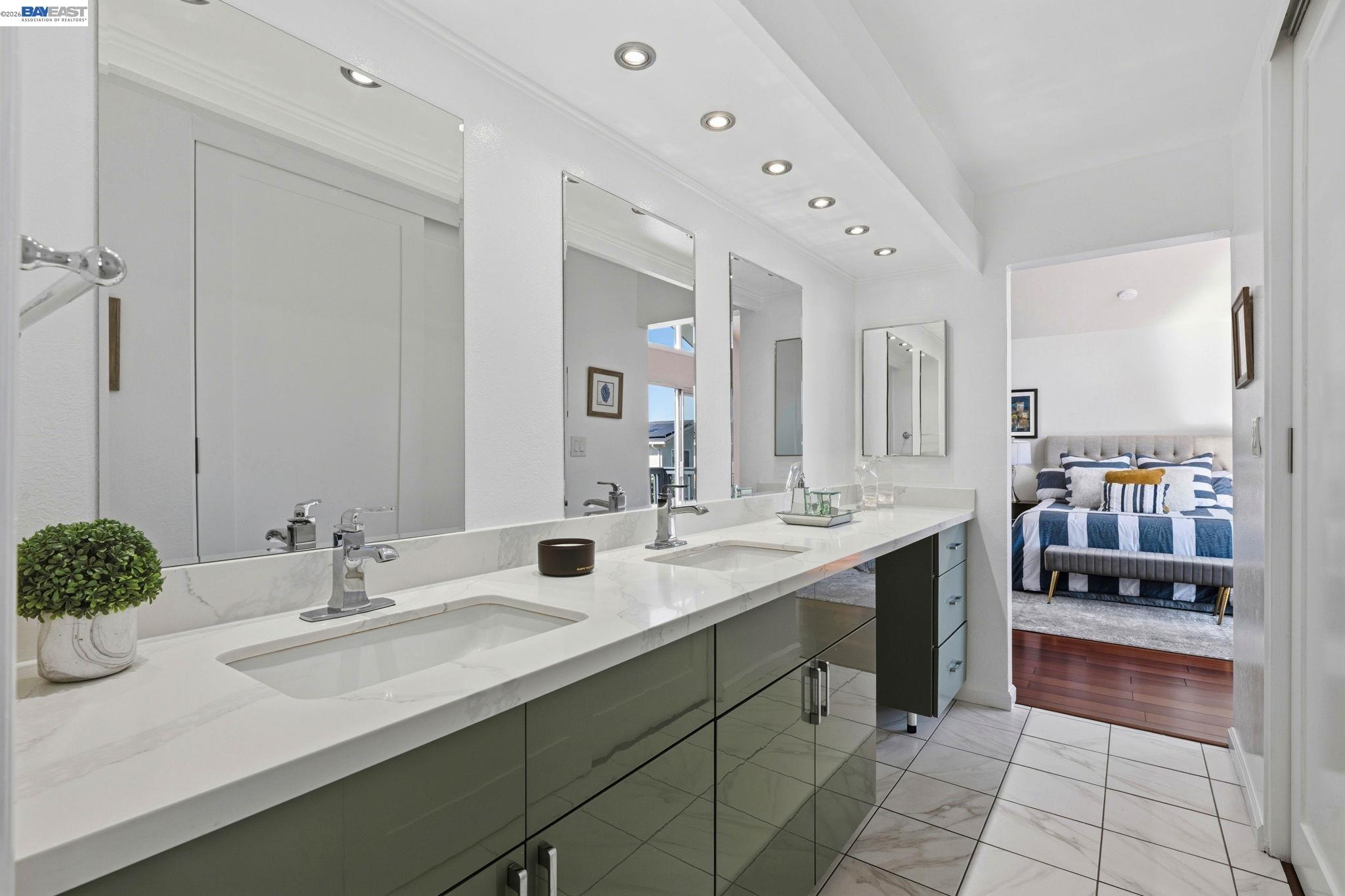 330 Tampa Ct
