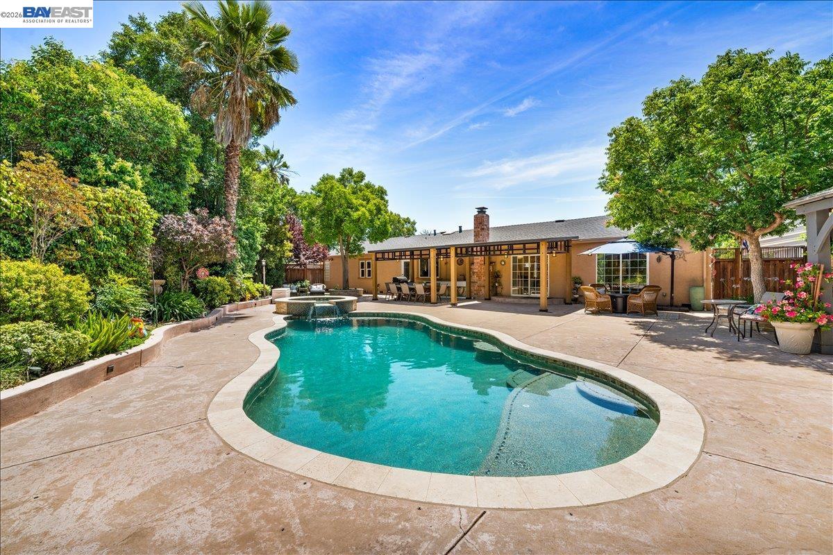 960 Kern Ct