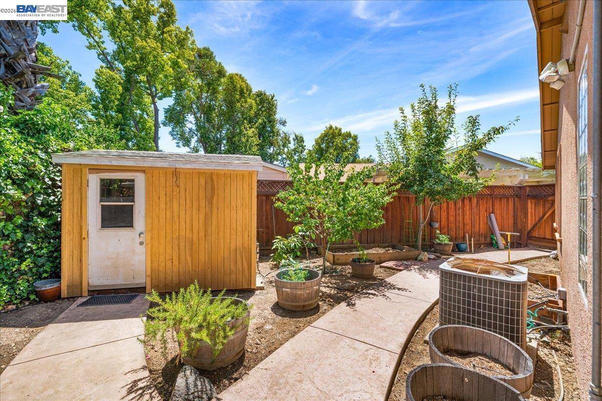960 Kern Ct