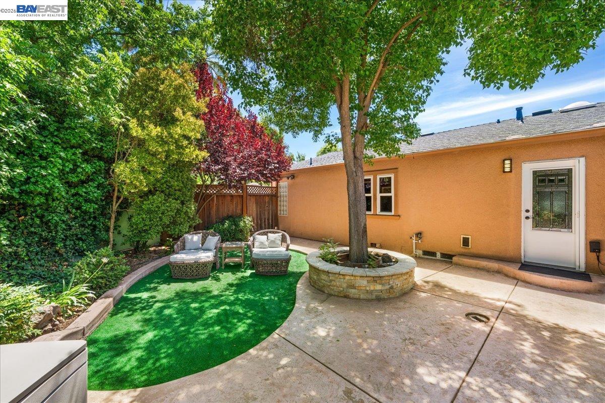 960 Kern Ct