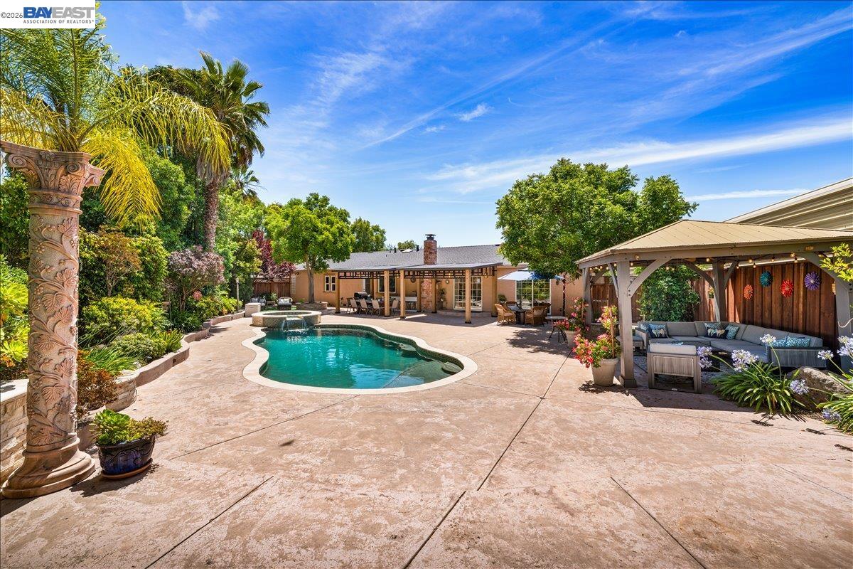 960 Kern Ct