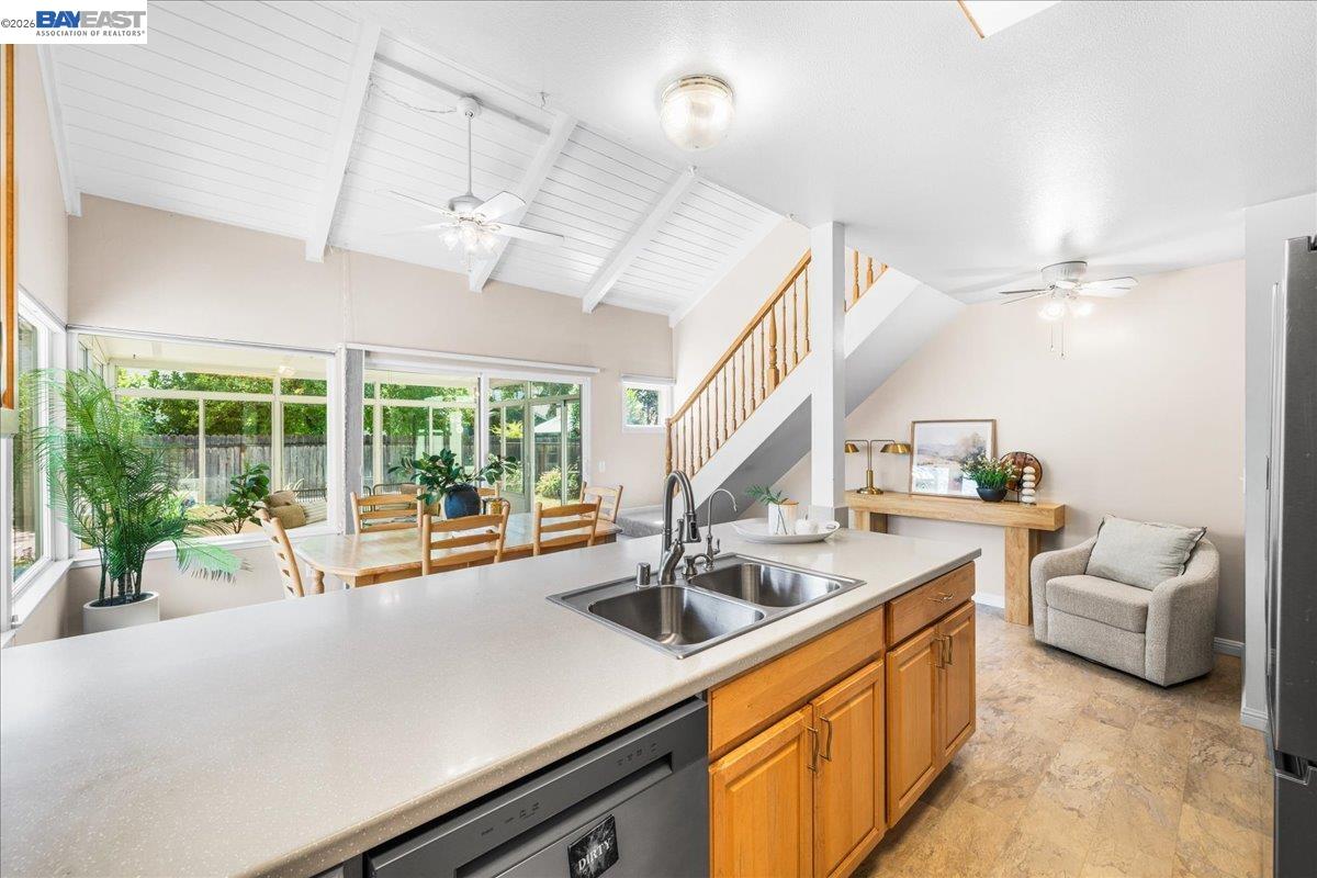675 Alameda Dr