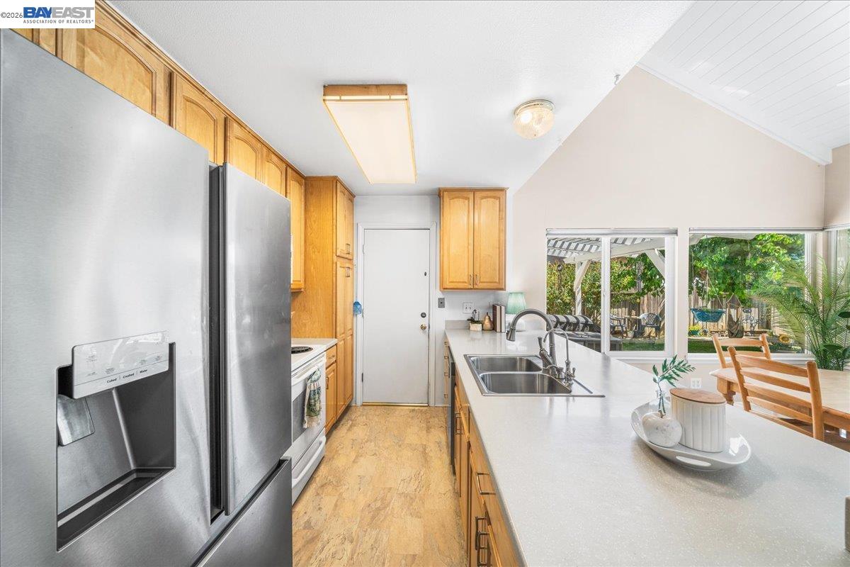 675 Alameda Dr
