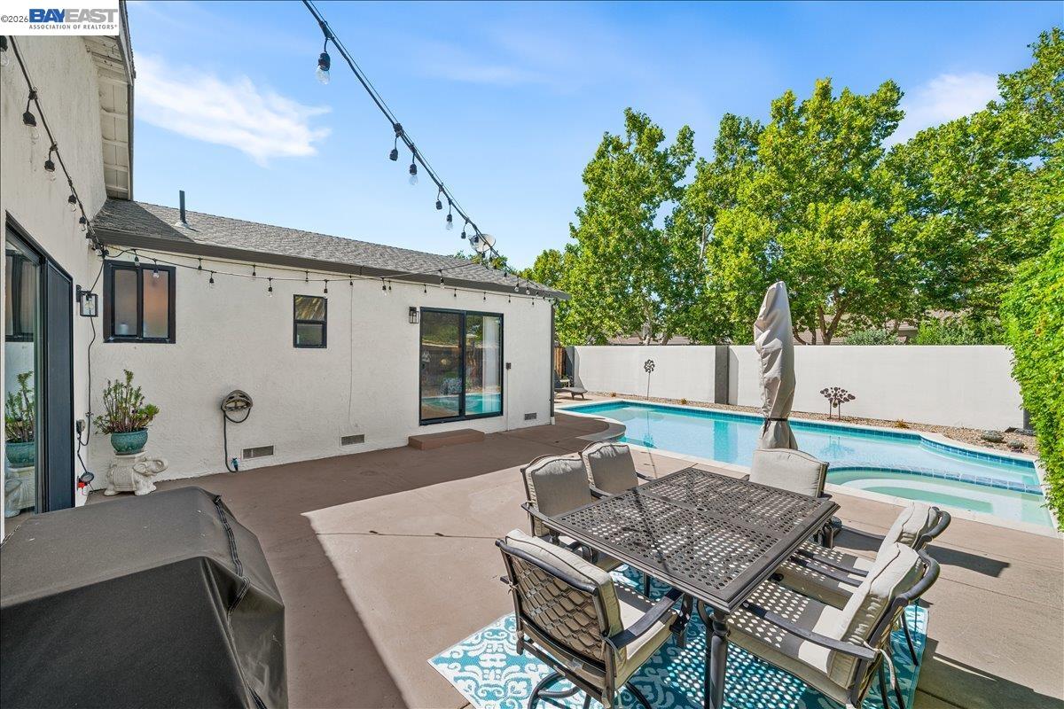 586 Colusa Way