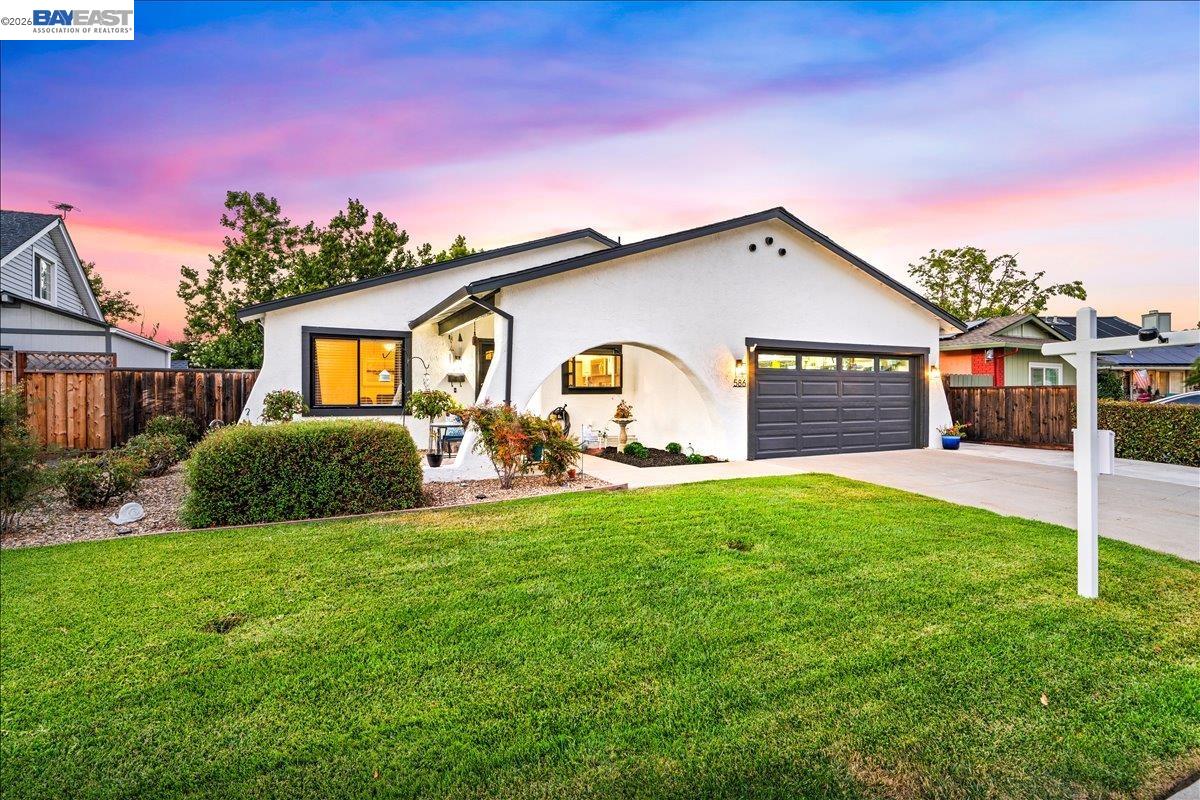 586 Colusa Way