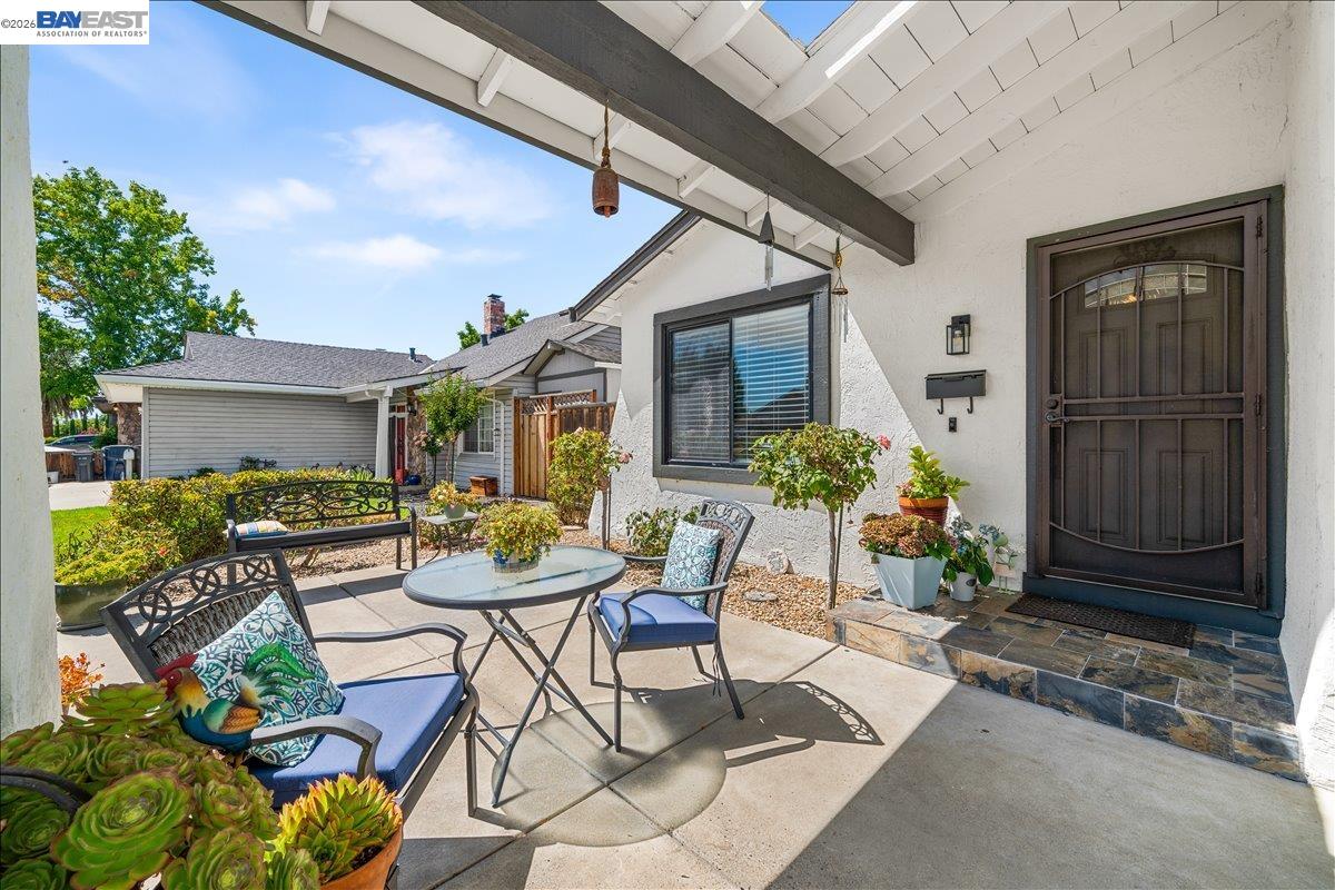 586 Colusa Way