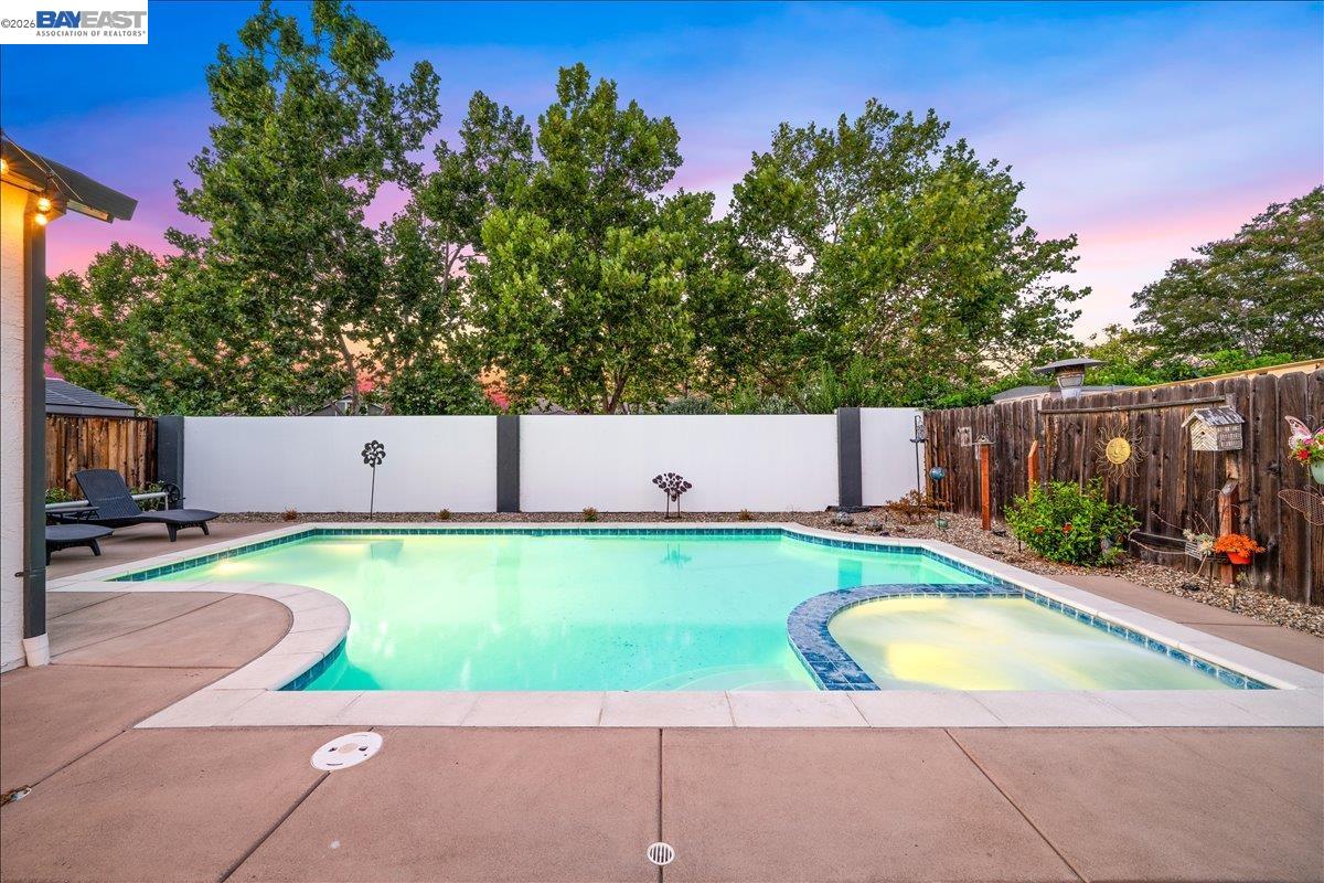 586 Colusa Way