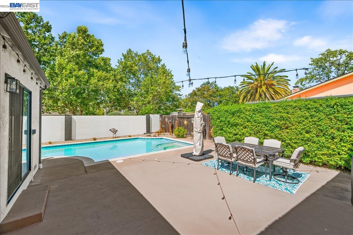586 Colusa Way