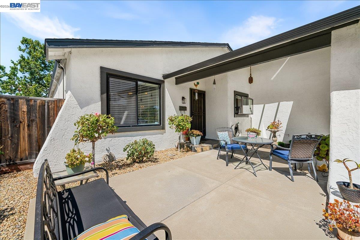 586 Colusa Way