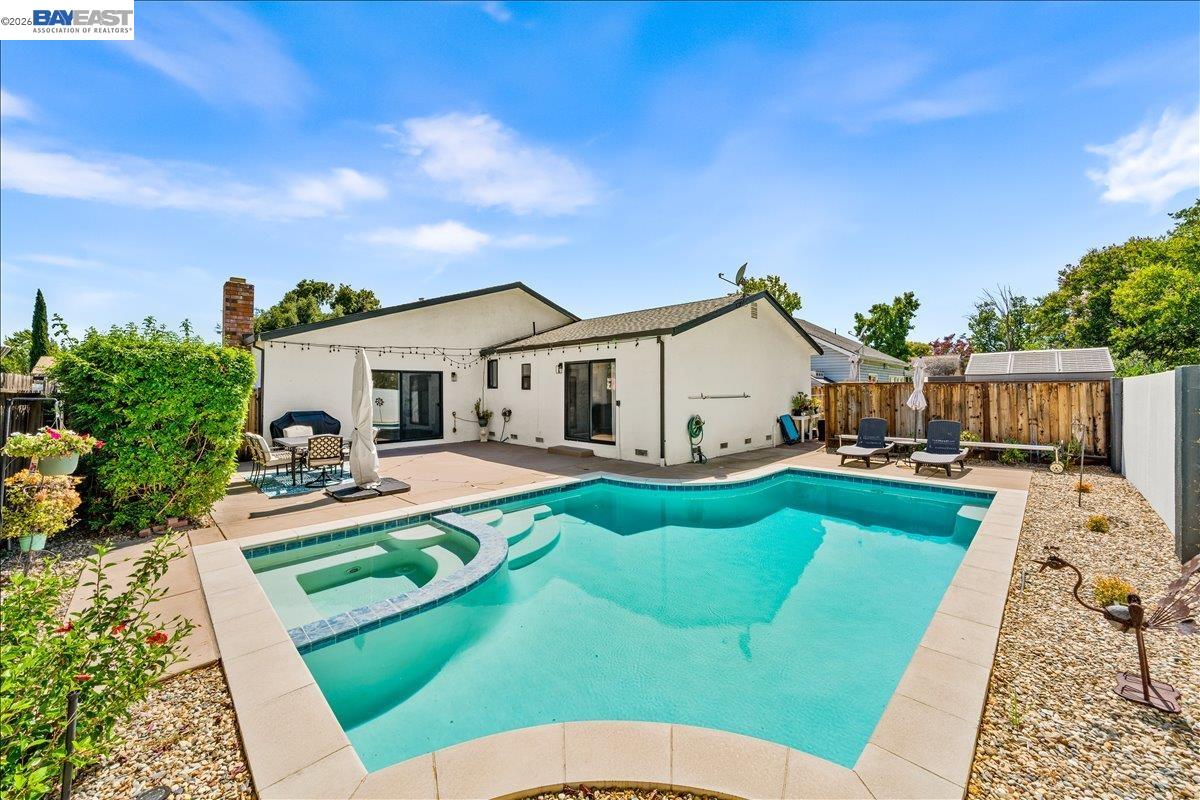 586 Colusa Way