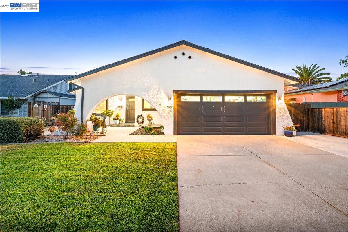 586 Colusa Way