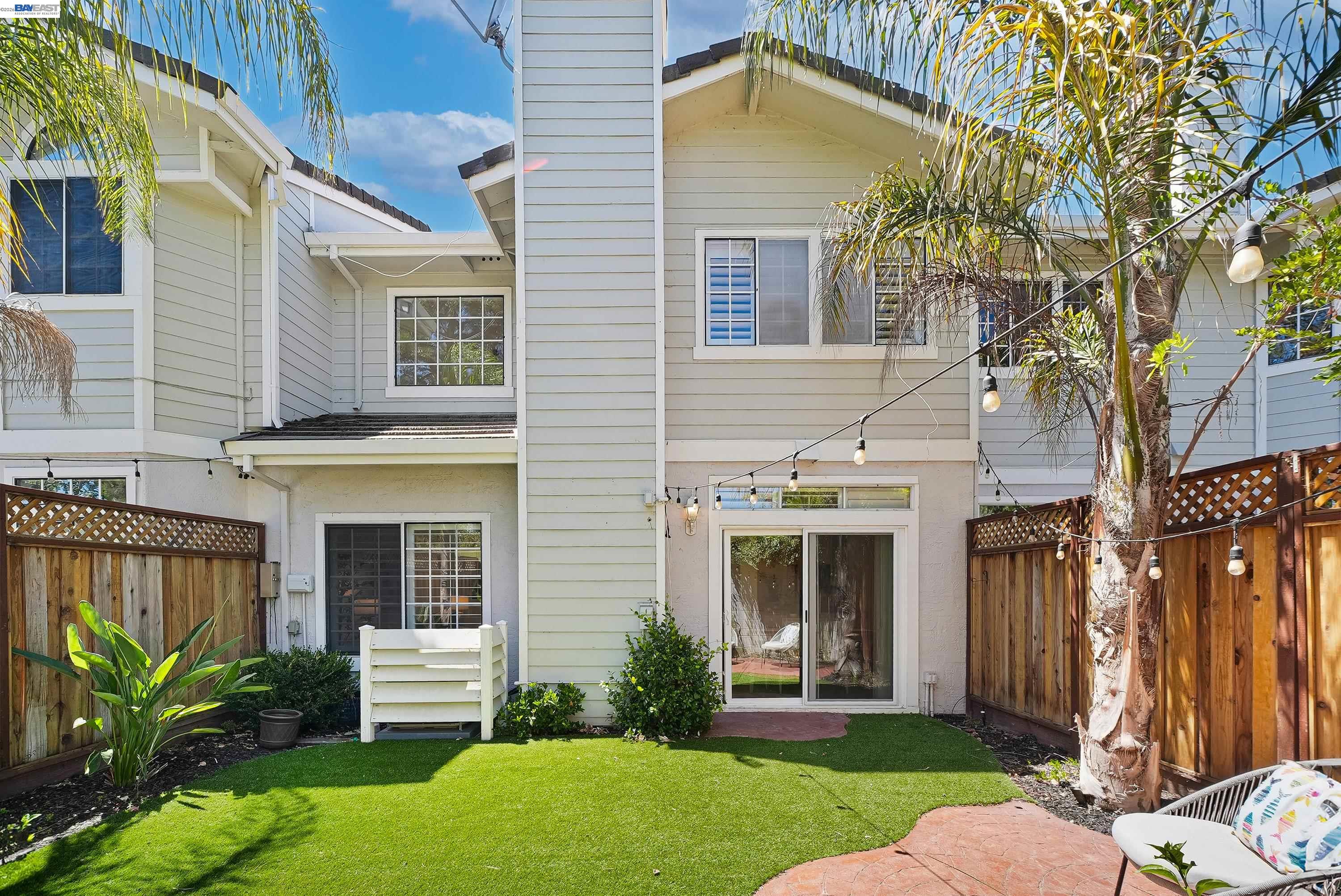 24 Copperfield Ln