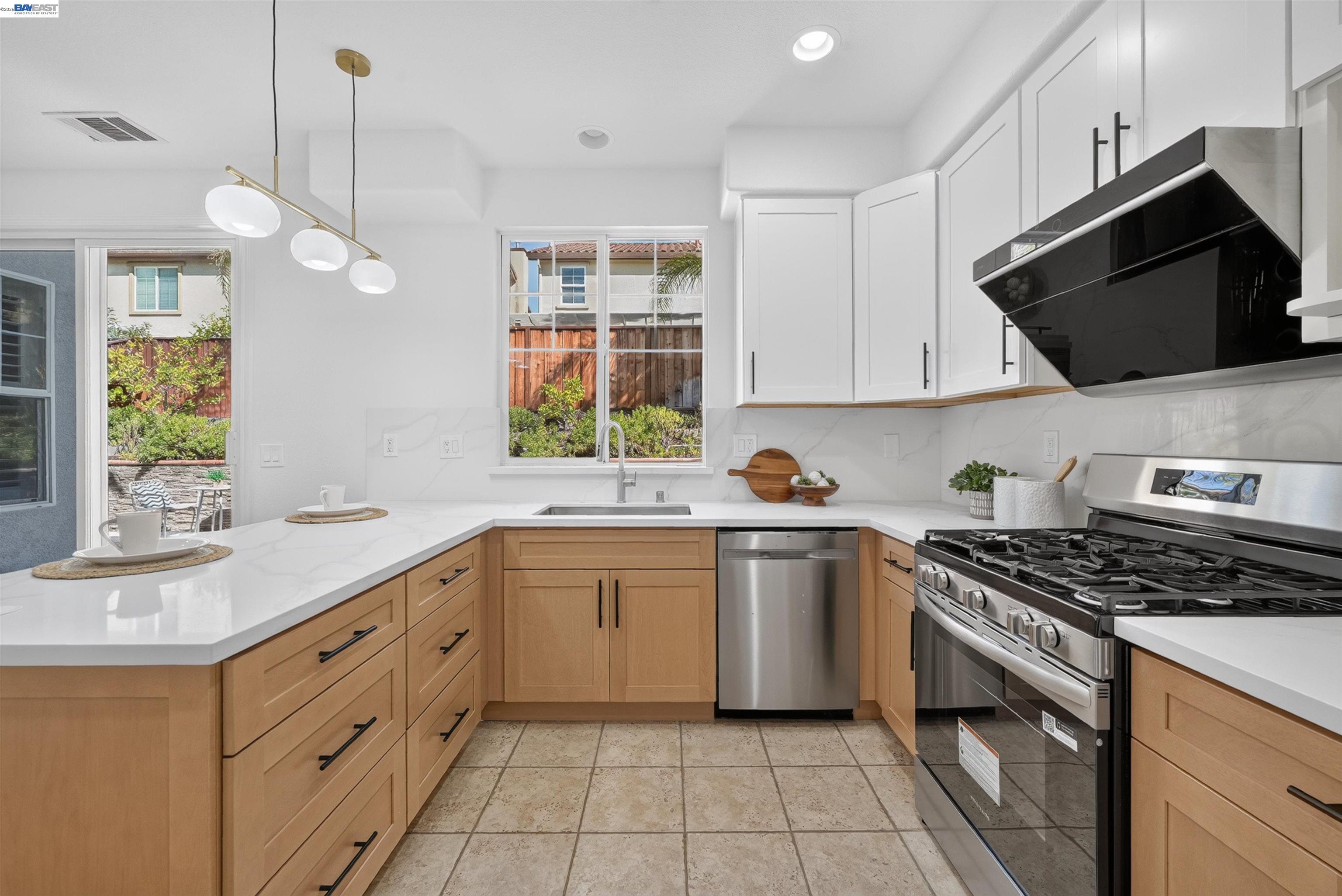2109 N Donovan Way