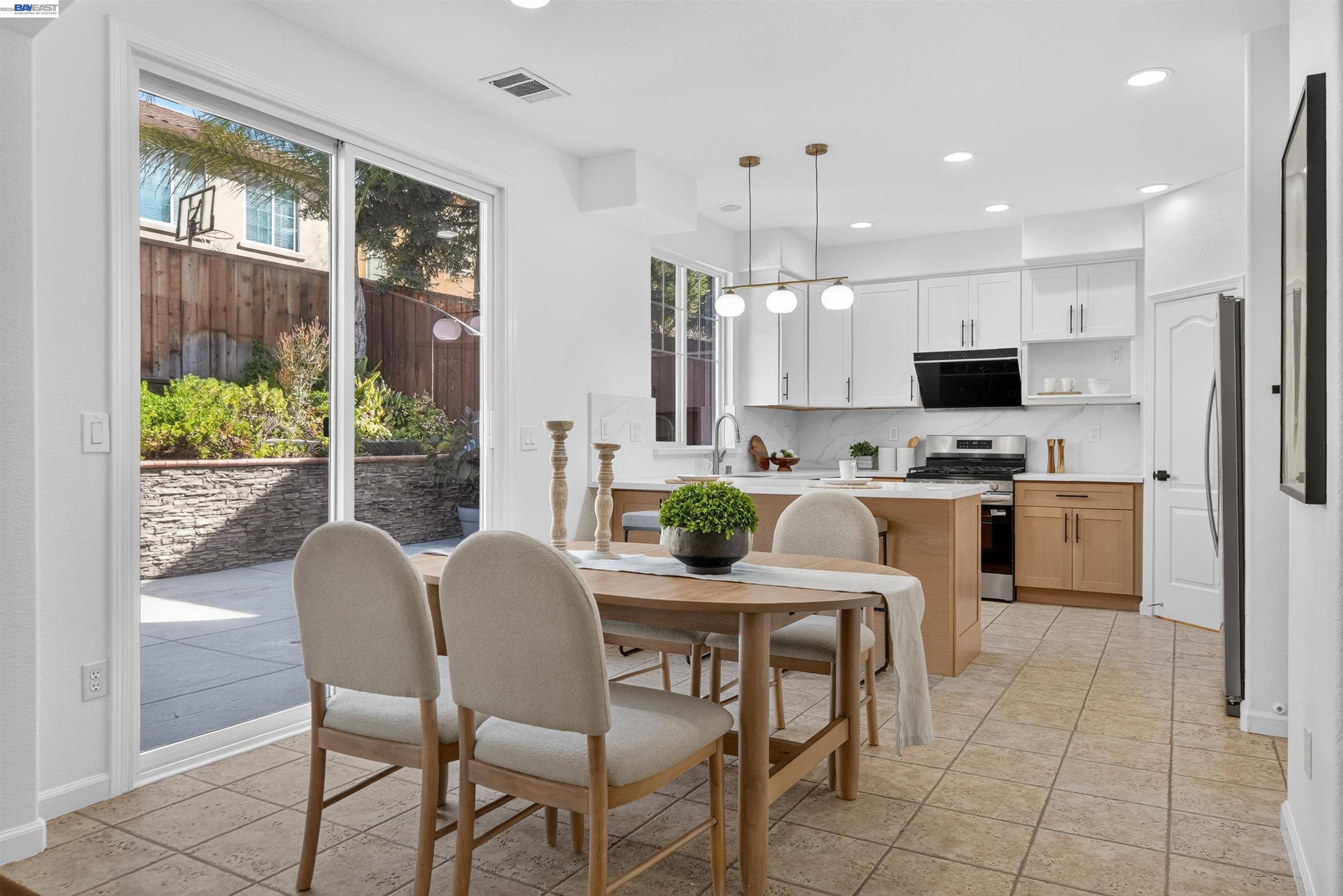 2109 N Donovan Way