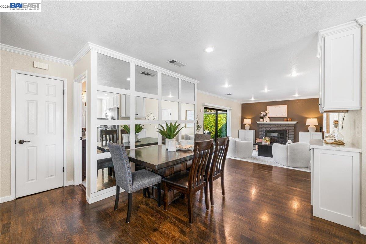 586 Colusa Way