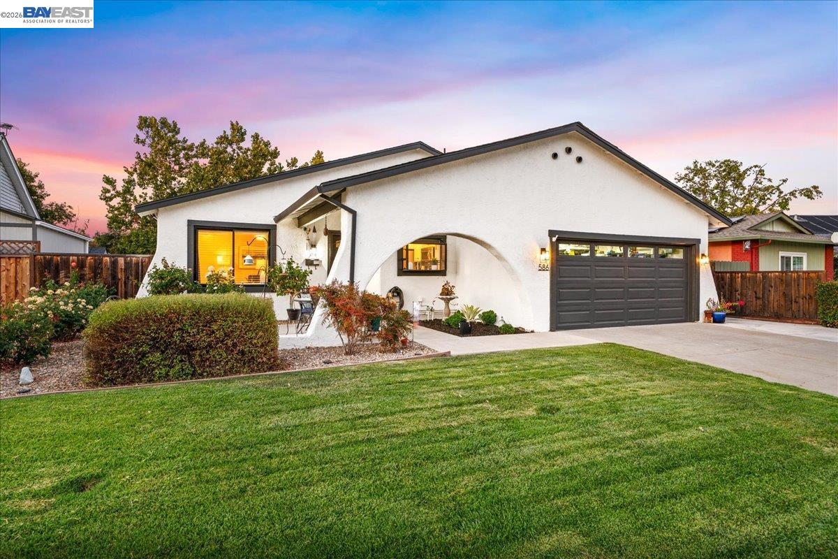 586 Colusa Way