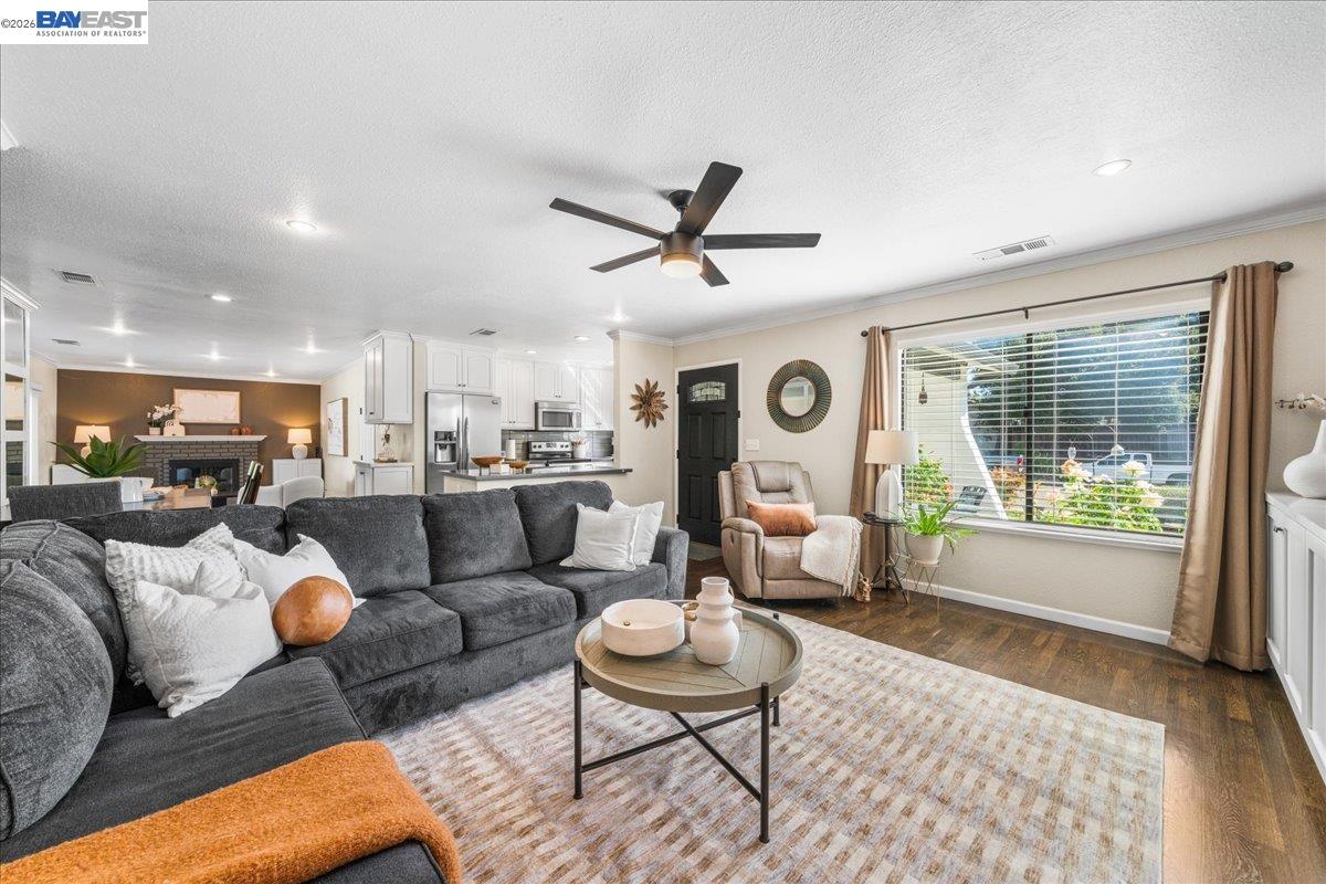 586 Colusa Way