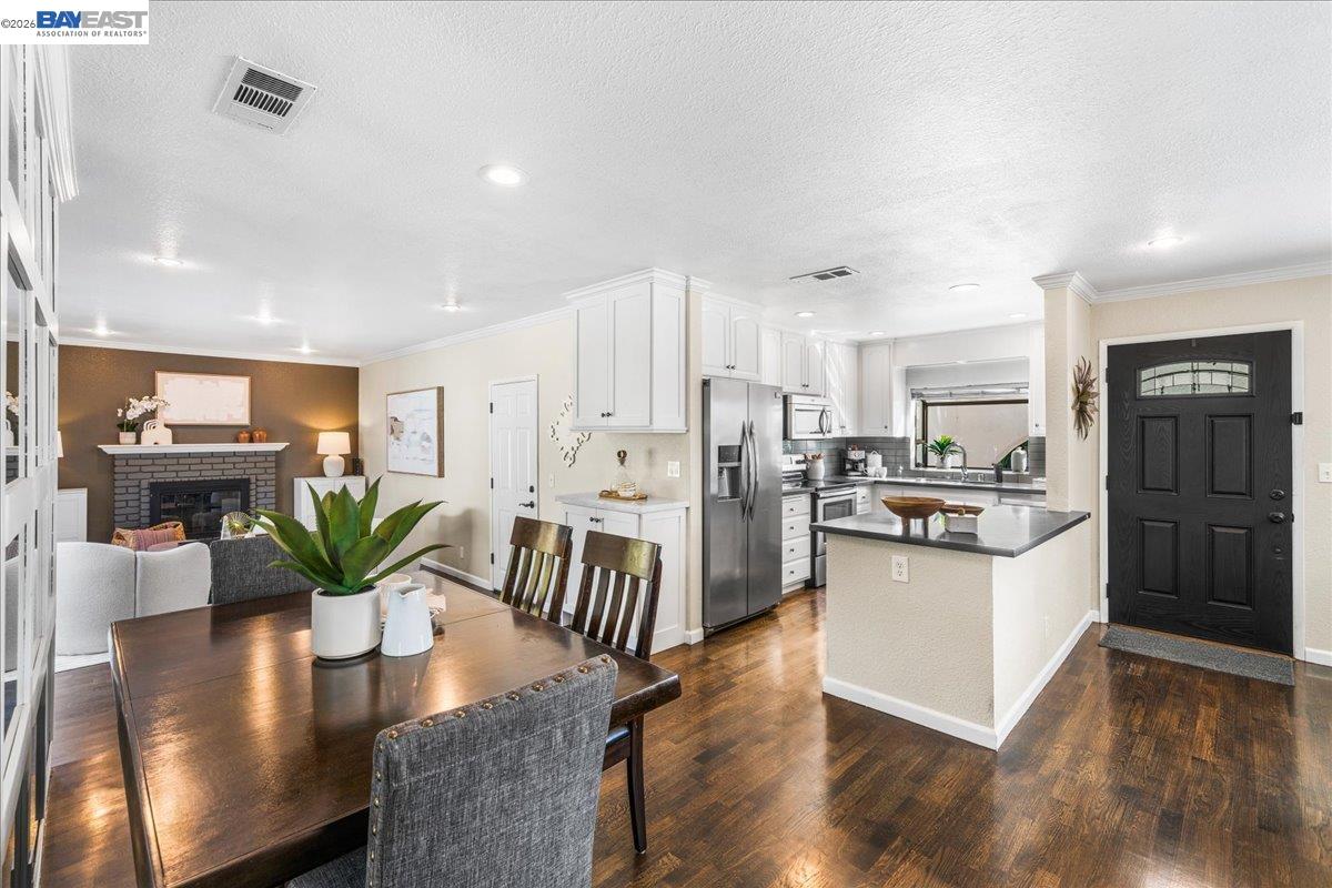 586 Colusa Way
