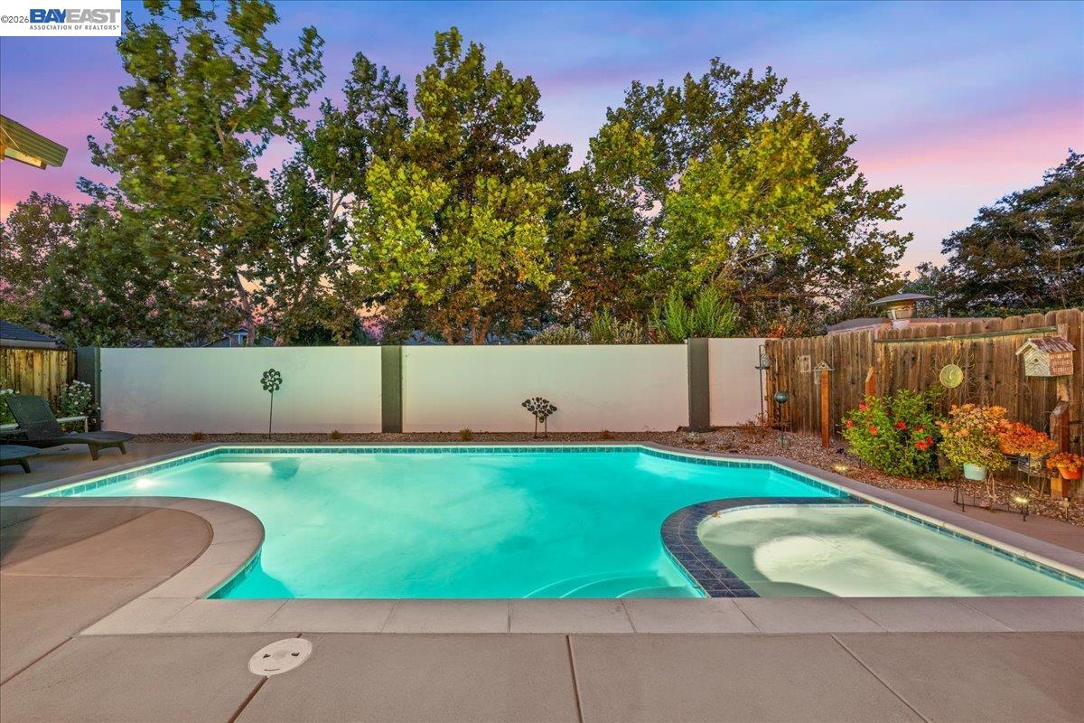 586 Colusa Way