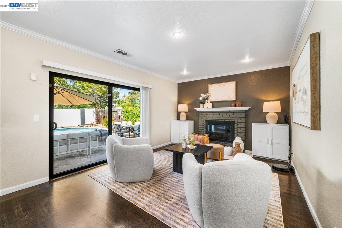 586 Colusa Way