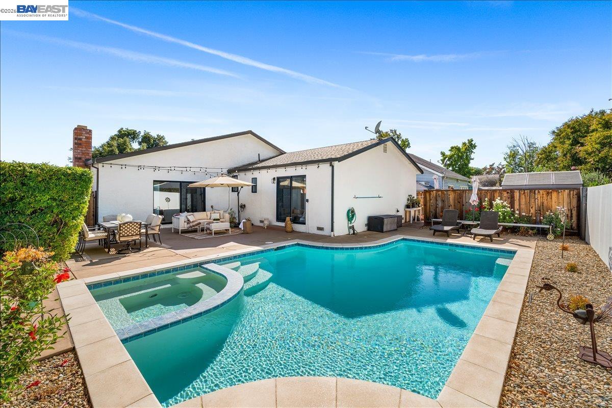 586 Colusa Way