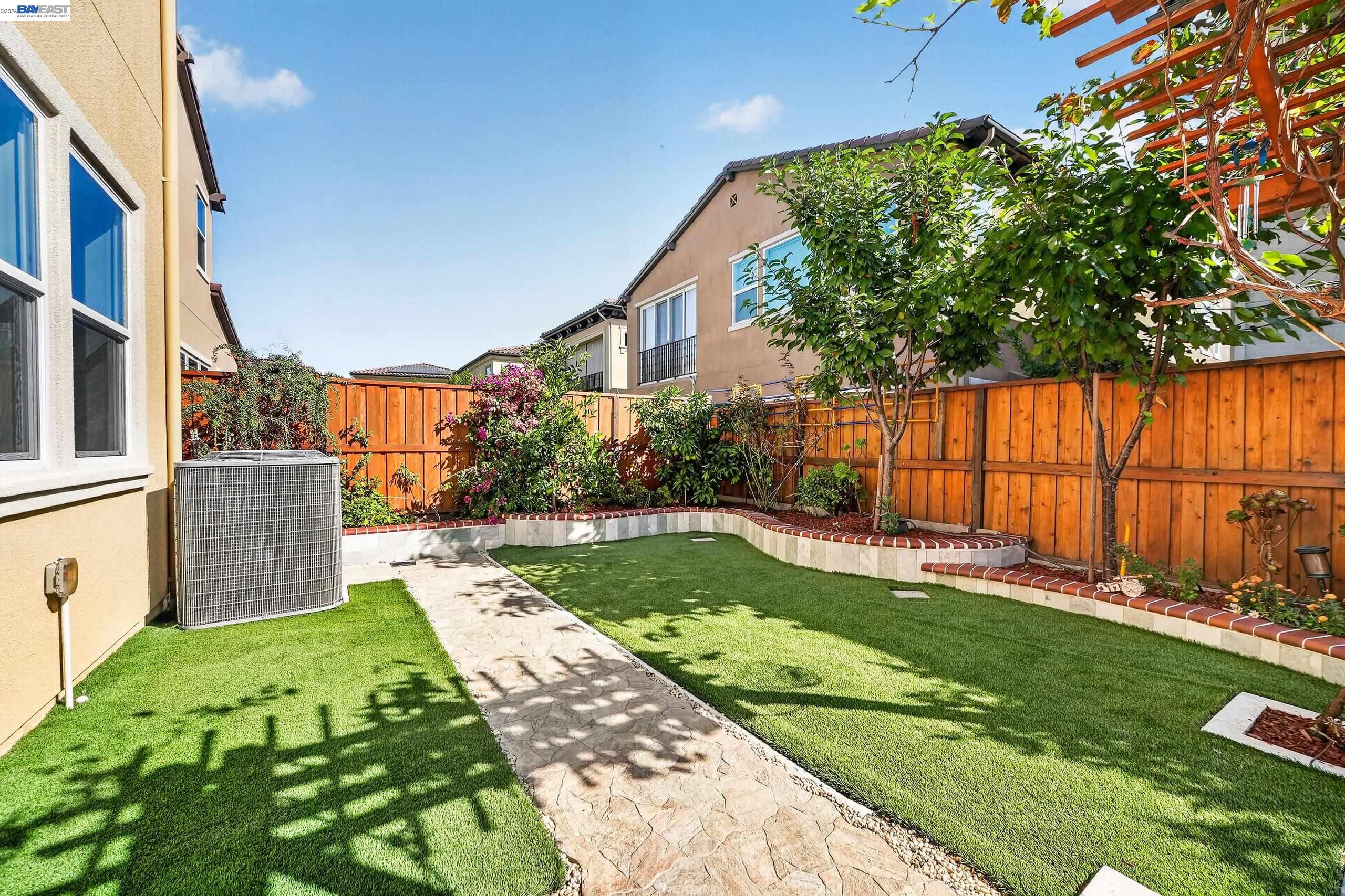 277 Goldfield Pl