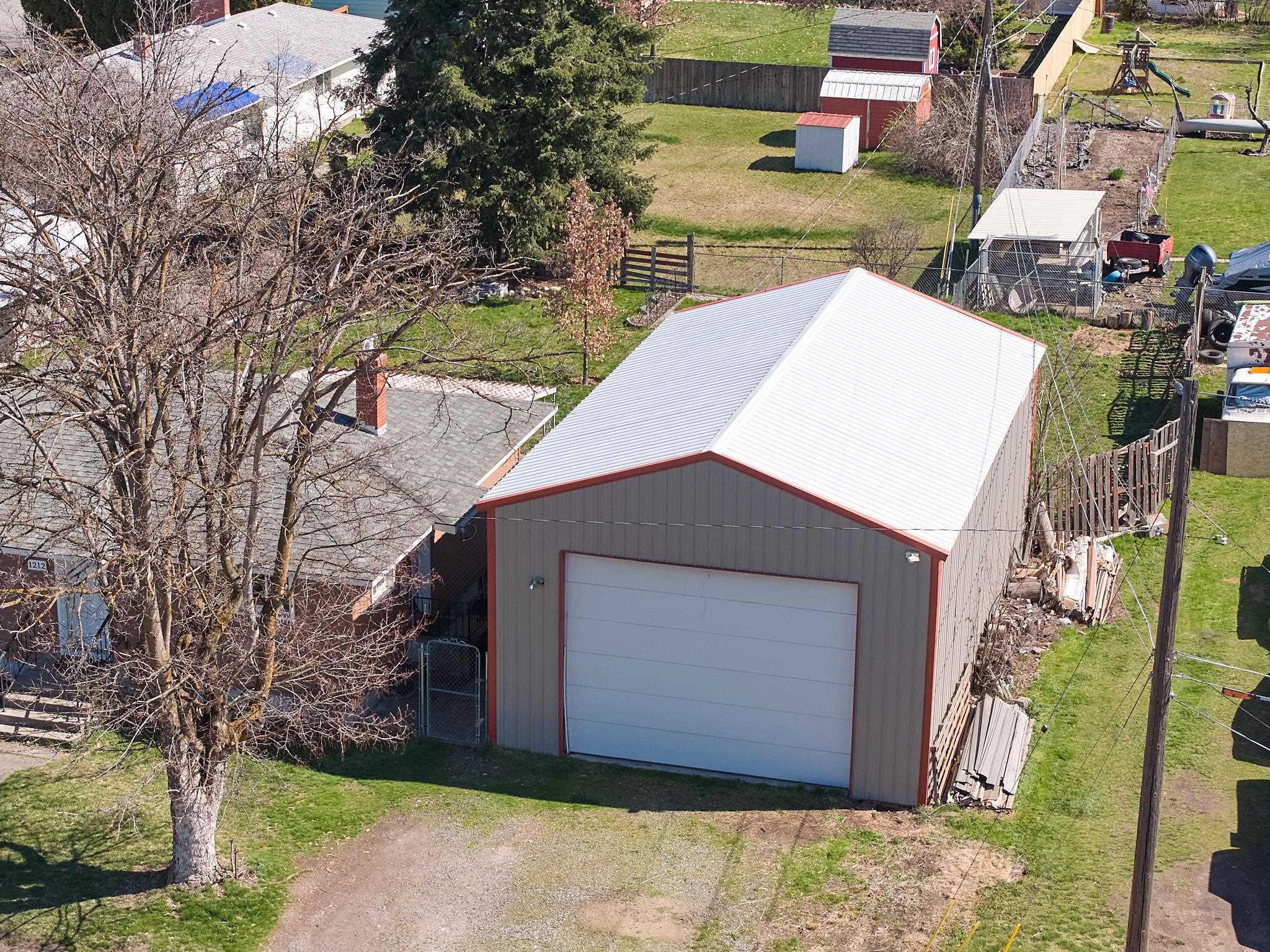 1212 N BESSIE Rd