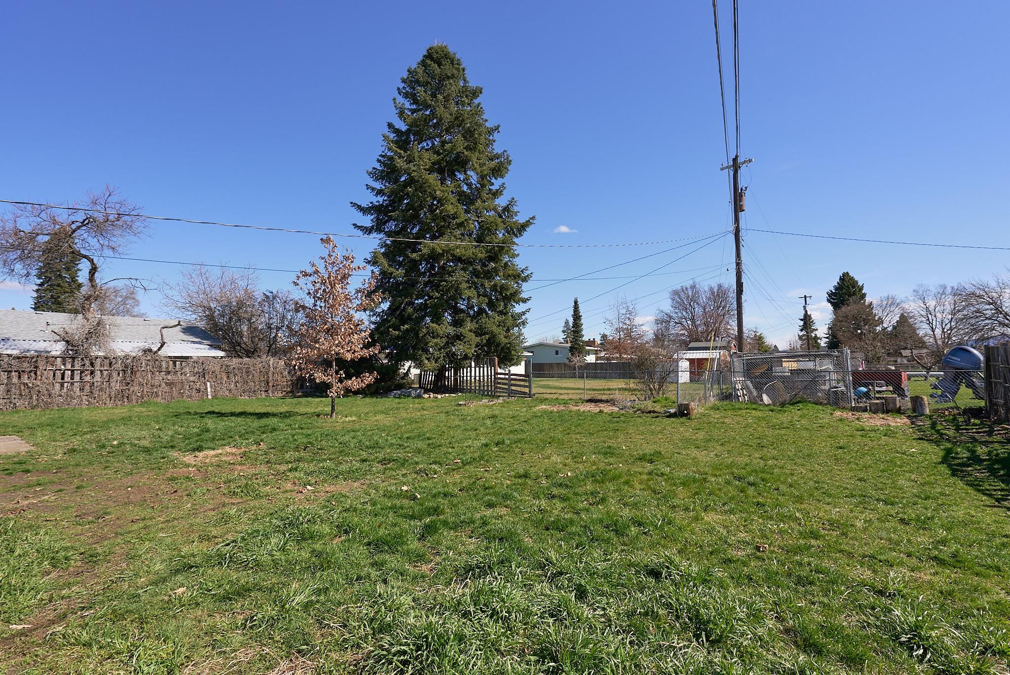1212 N BESSIE Rd