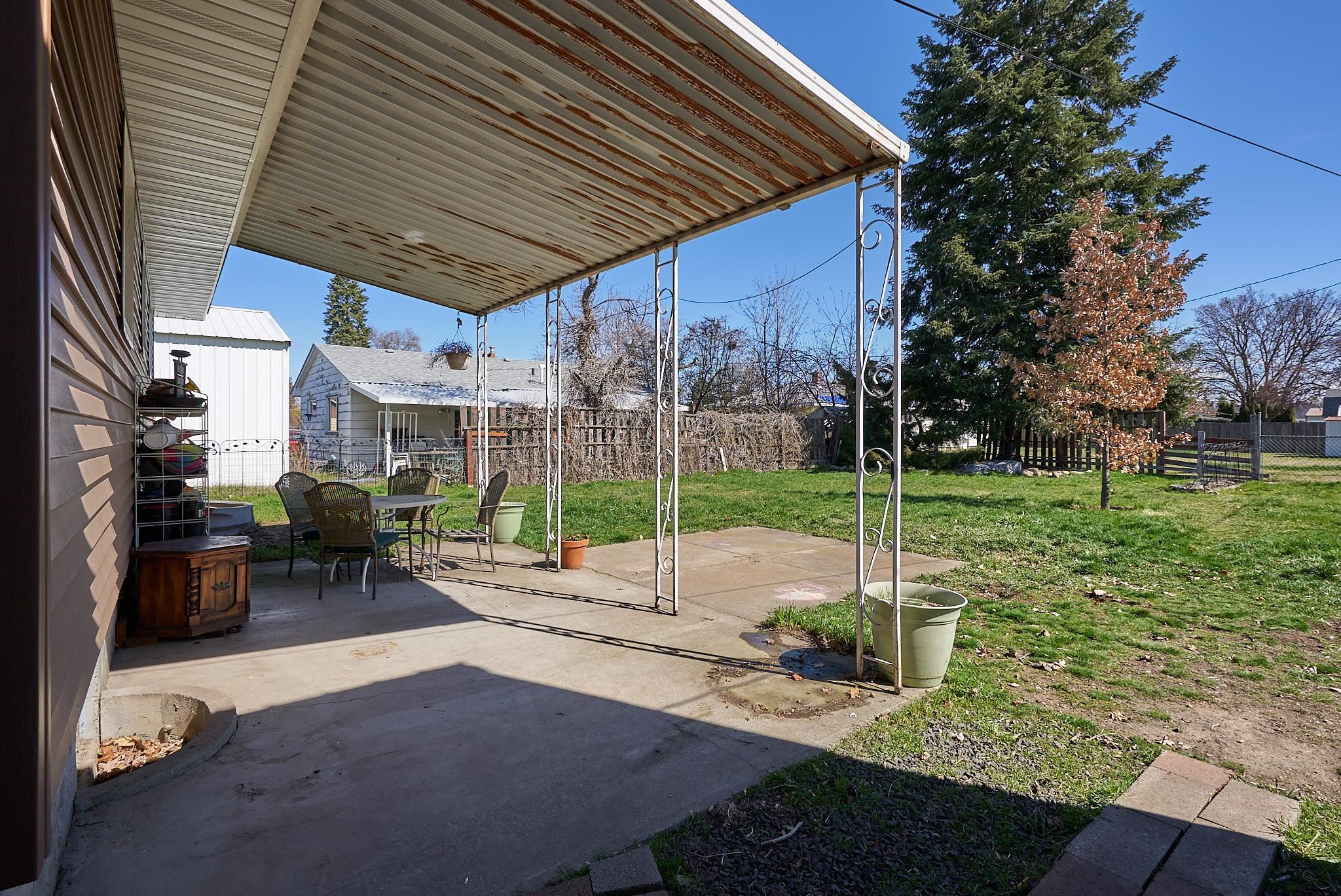 1212 N BESSIE Rd