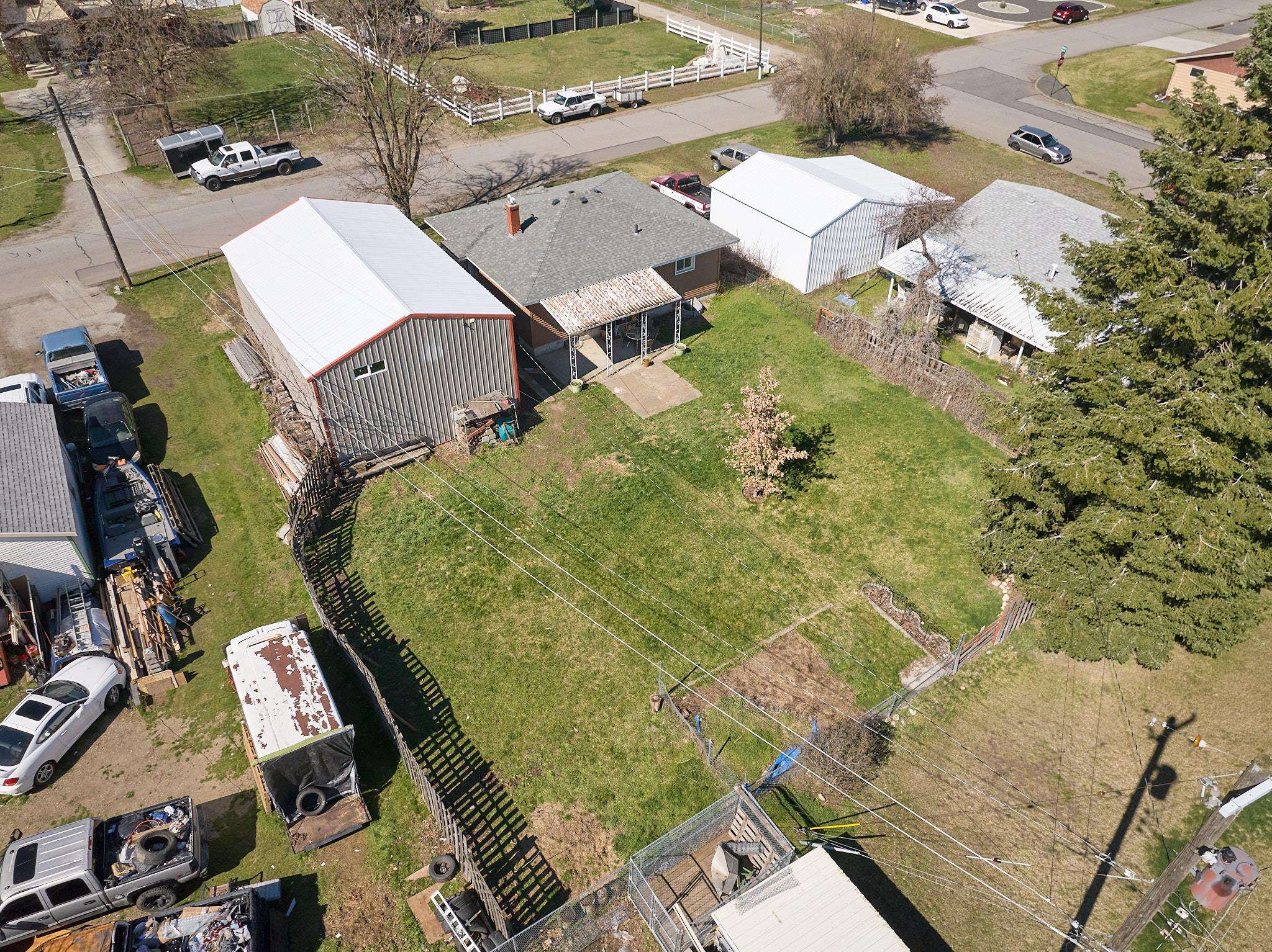 1212 N BESSIE Rd