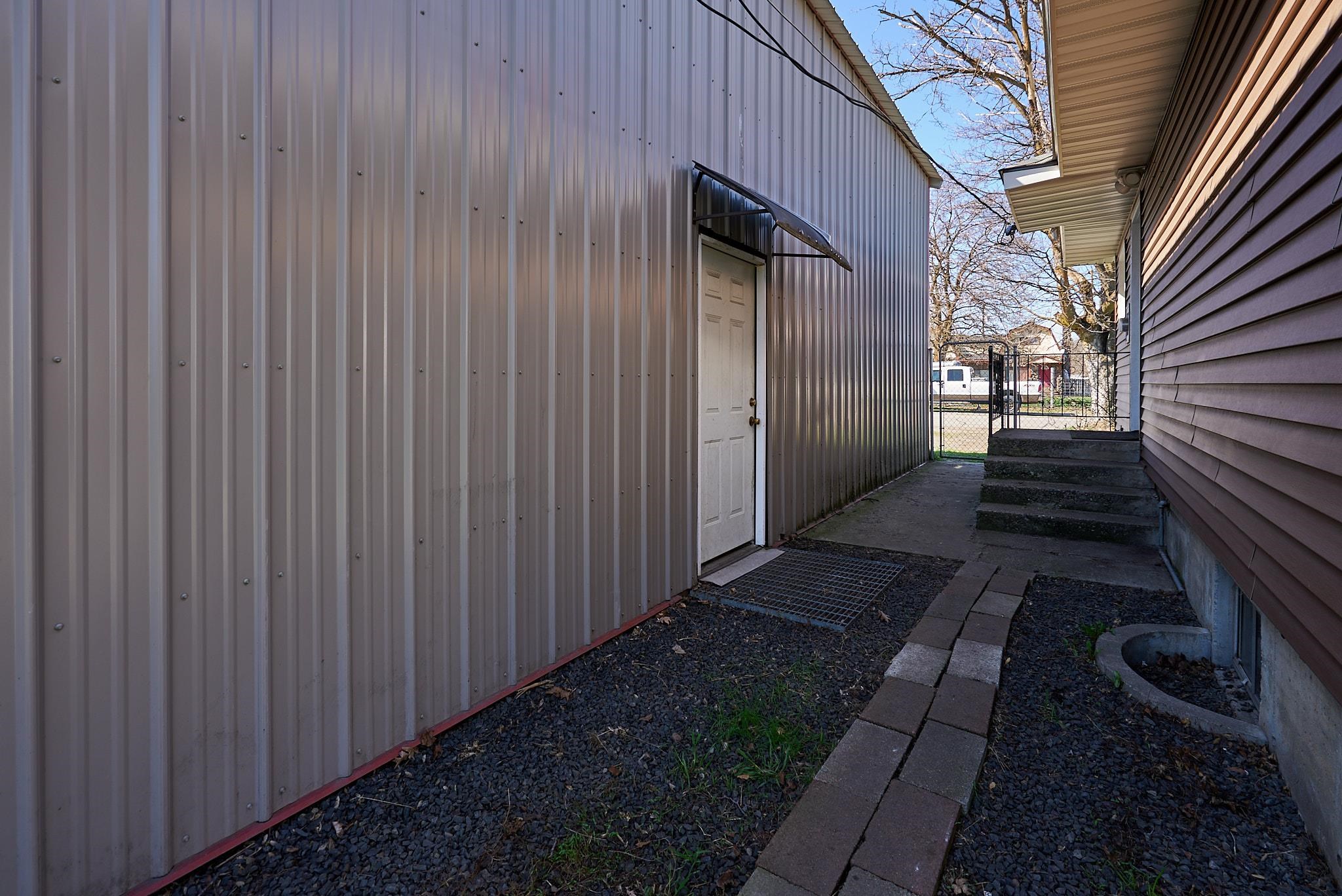 1212 N BESSIE Rd
