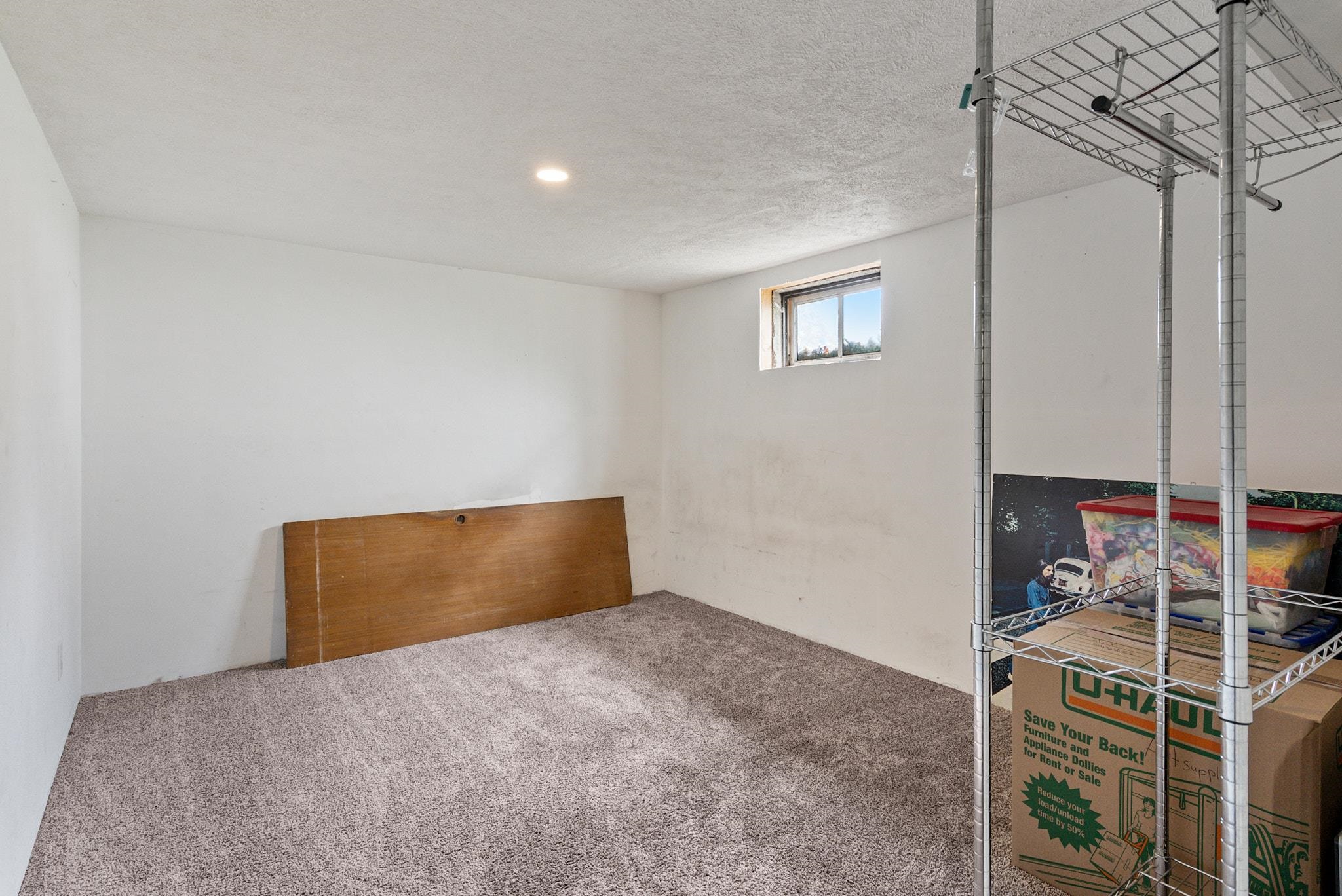 1212 N BESSIE Rd