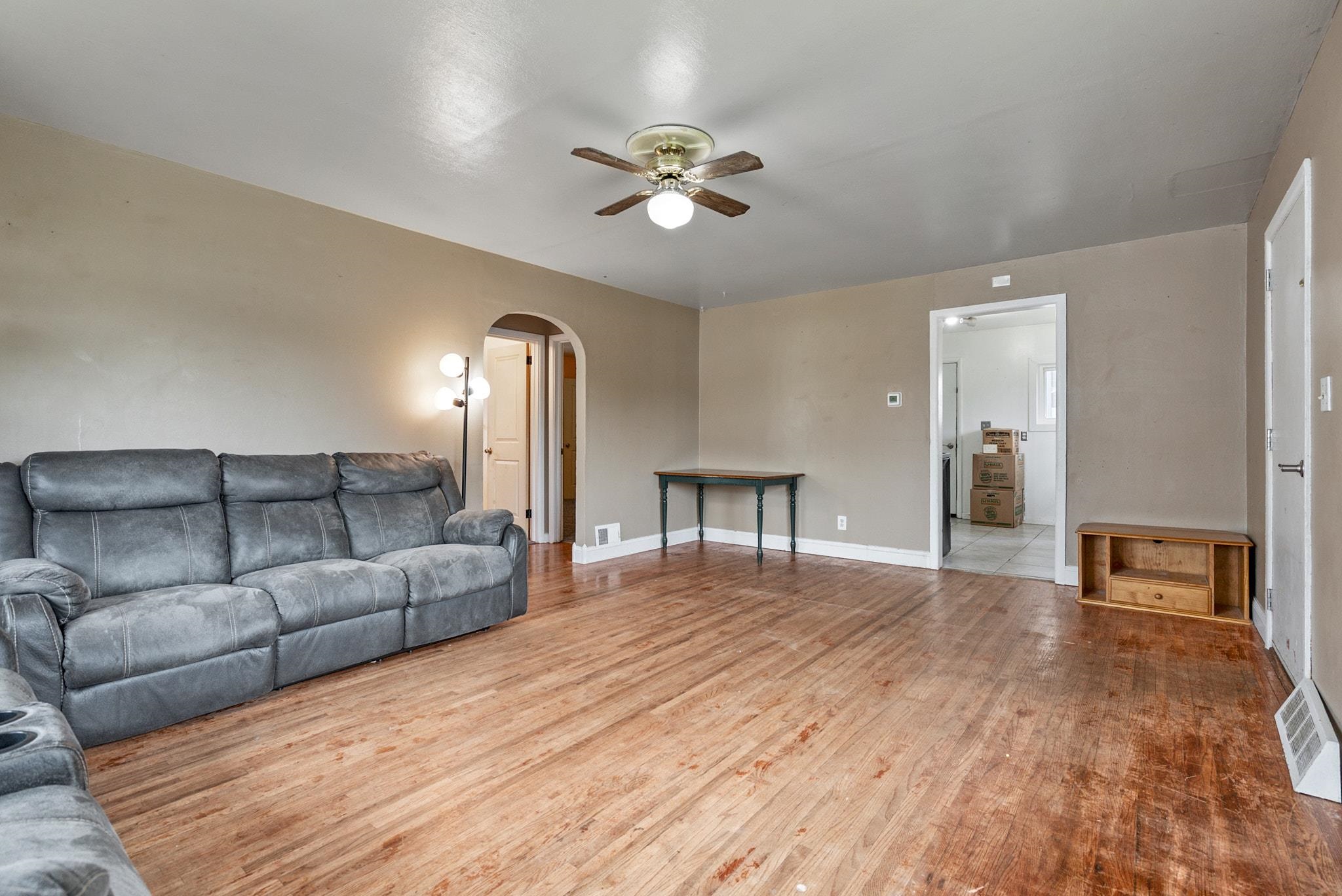 1212 N BESSIE Rd