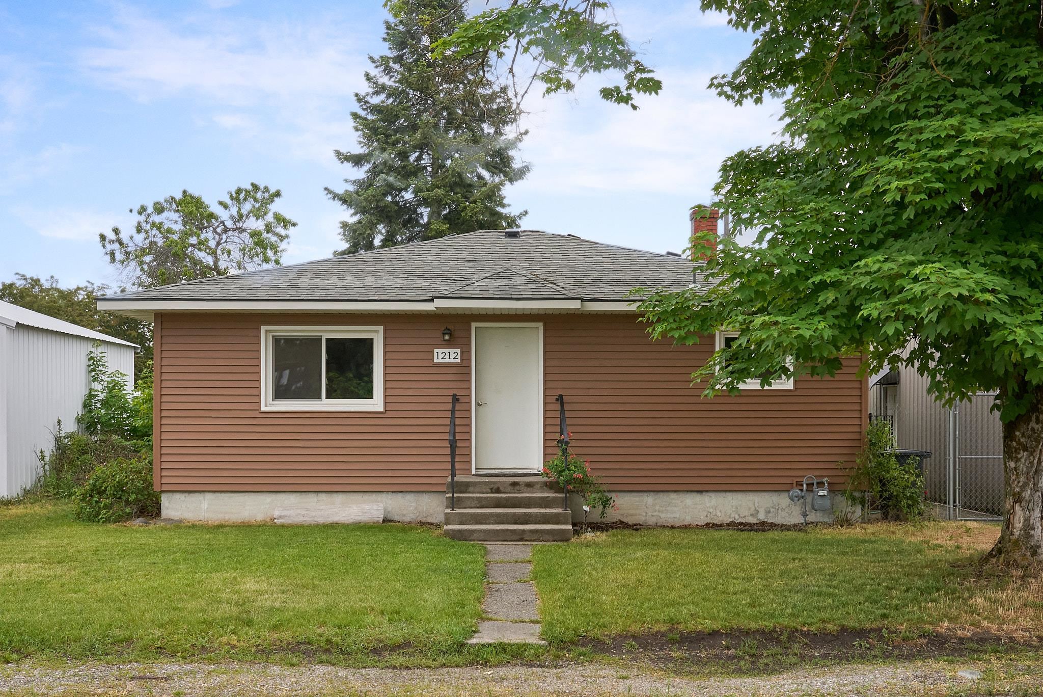 1212 N BESSIE Rd