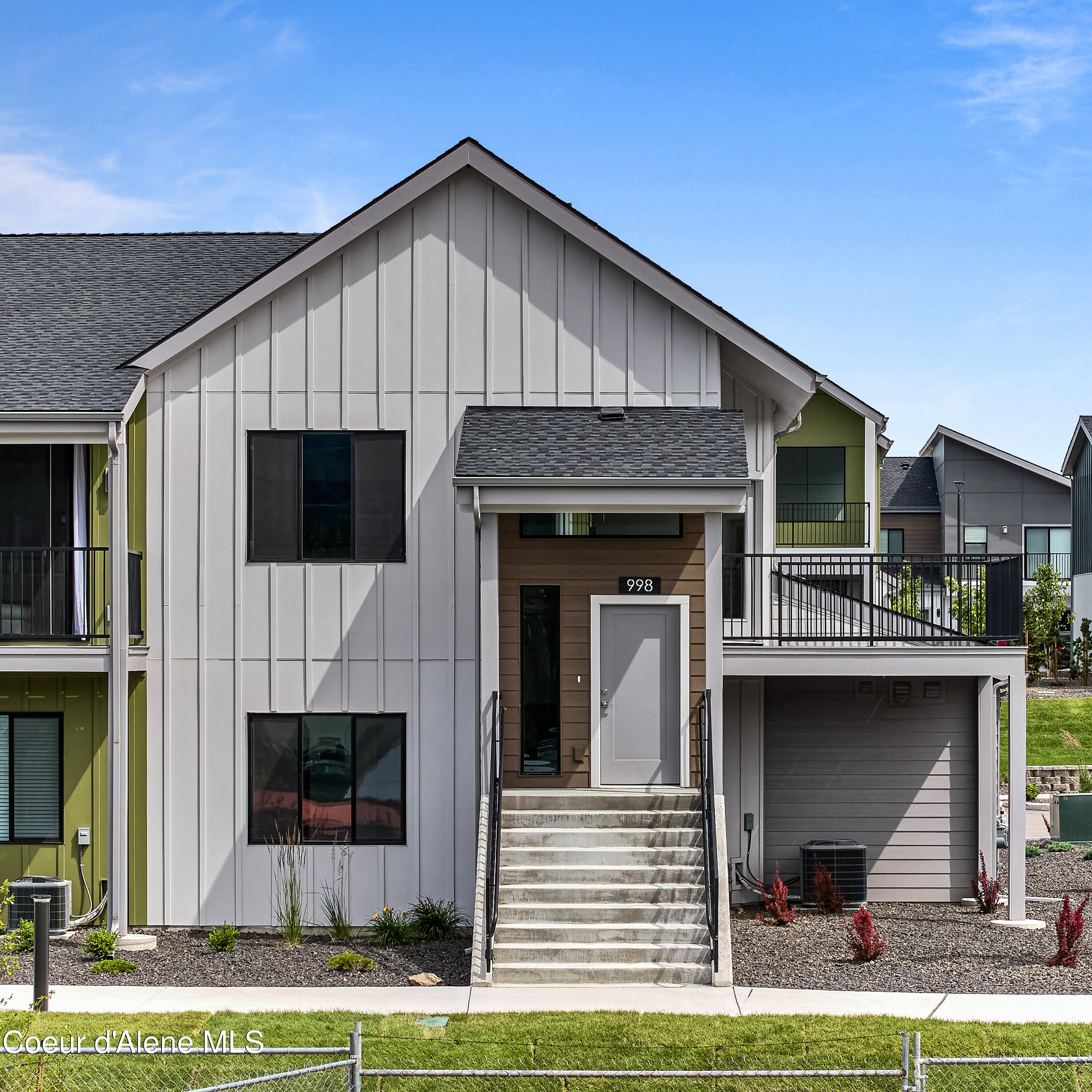 998 E Railroad Avenue