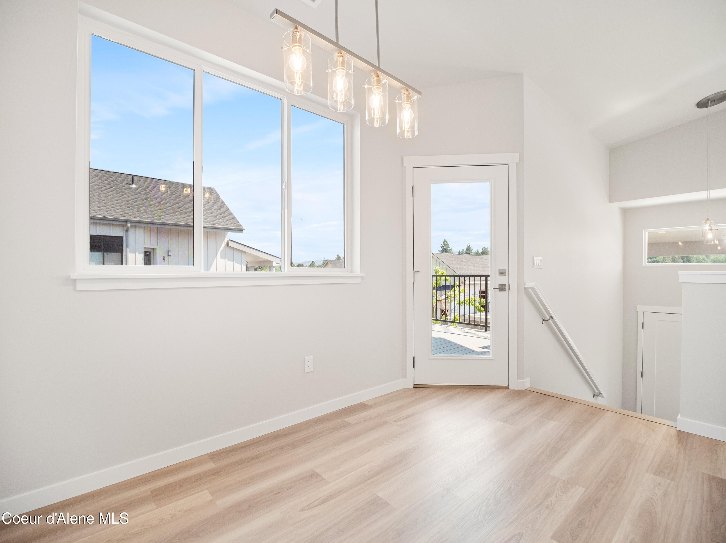 998 E Railroad Avenue