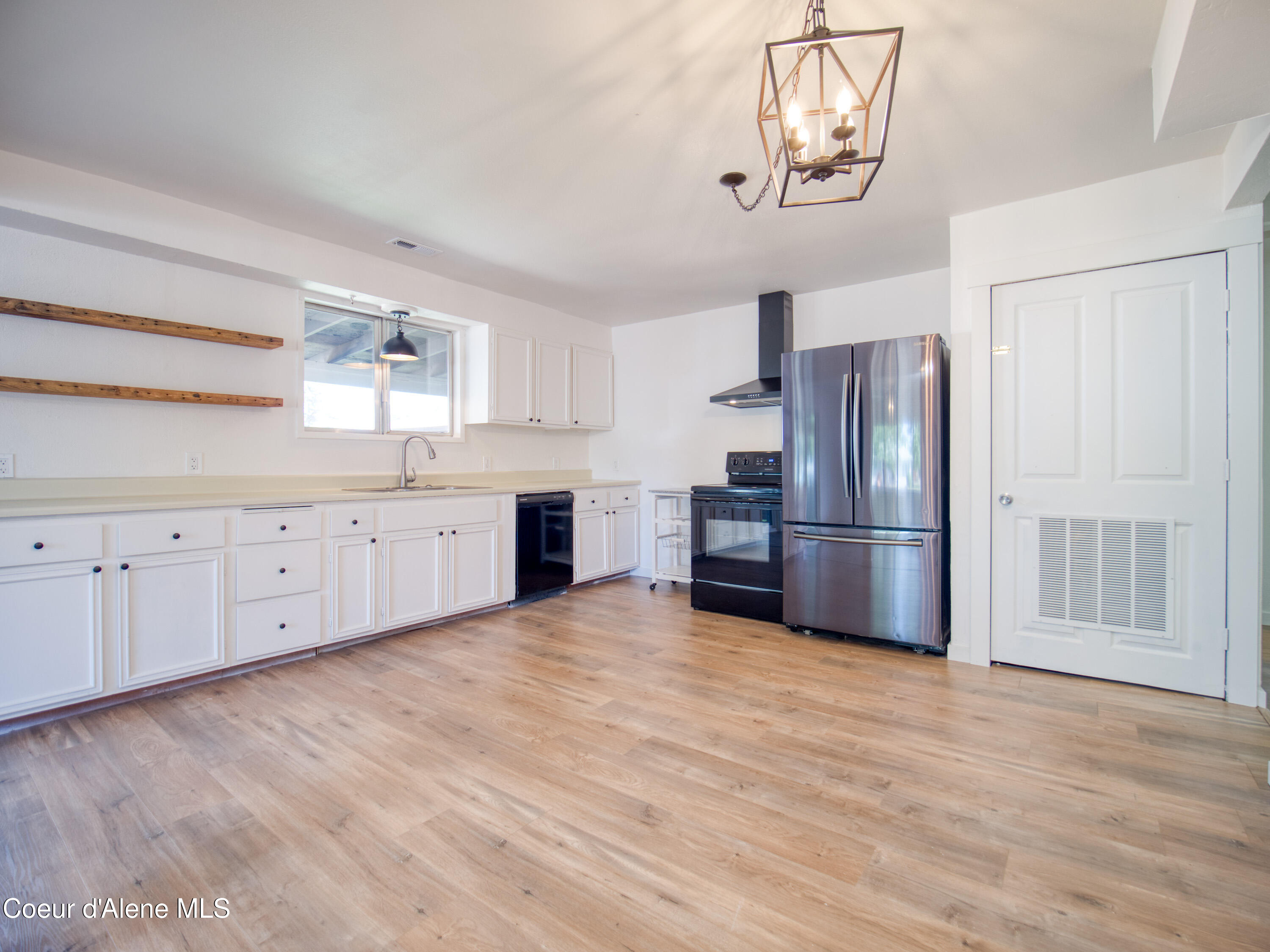318 E 4TH AVE