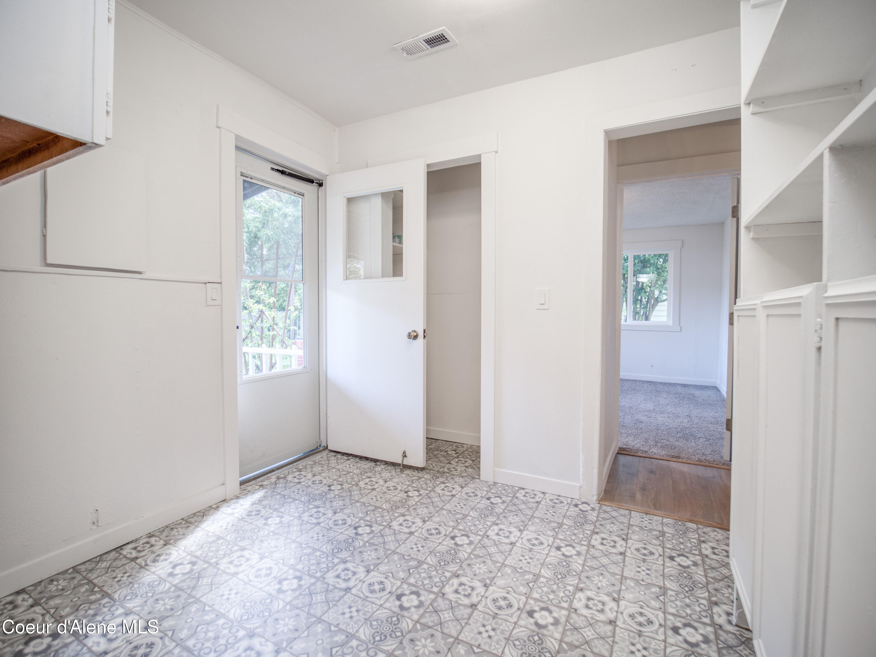 318 E 4TH AVE
