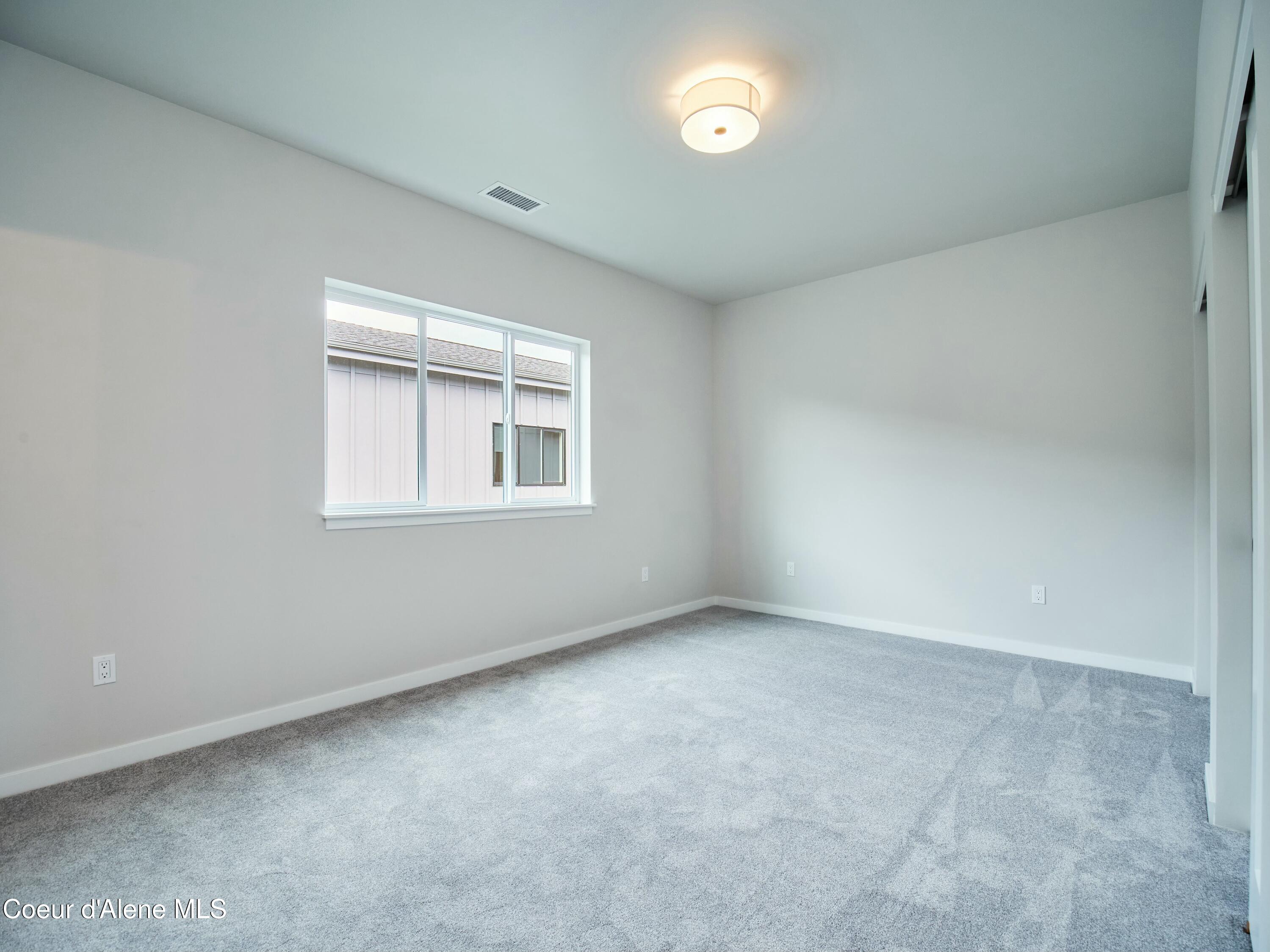 953 E RAILROAD AVE
