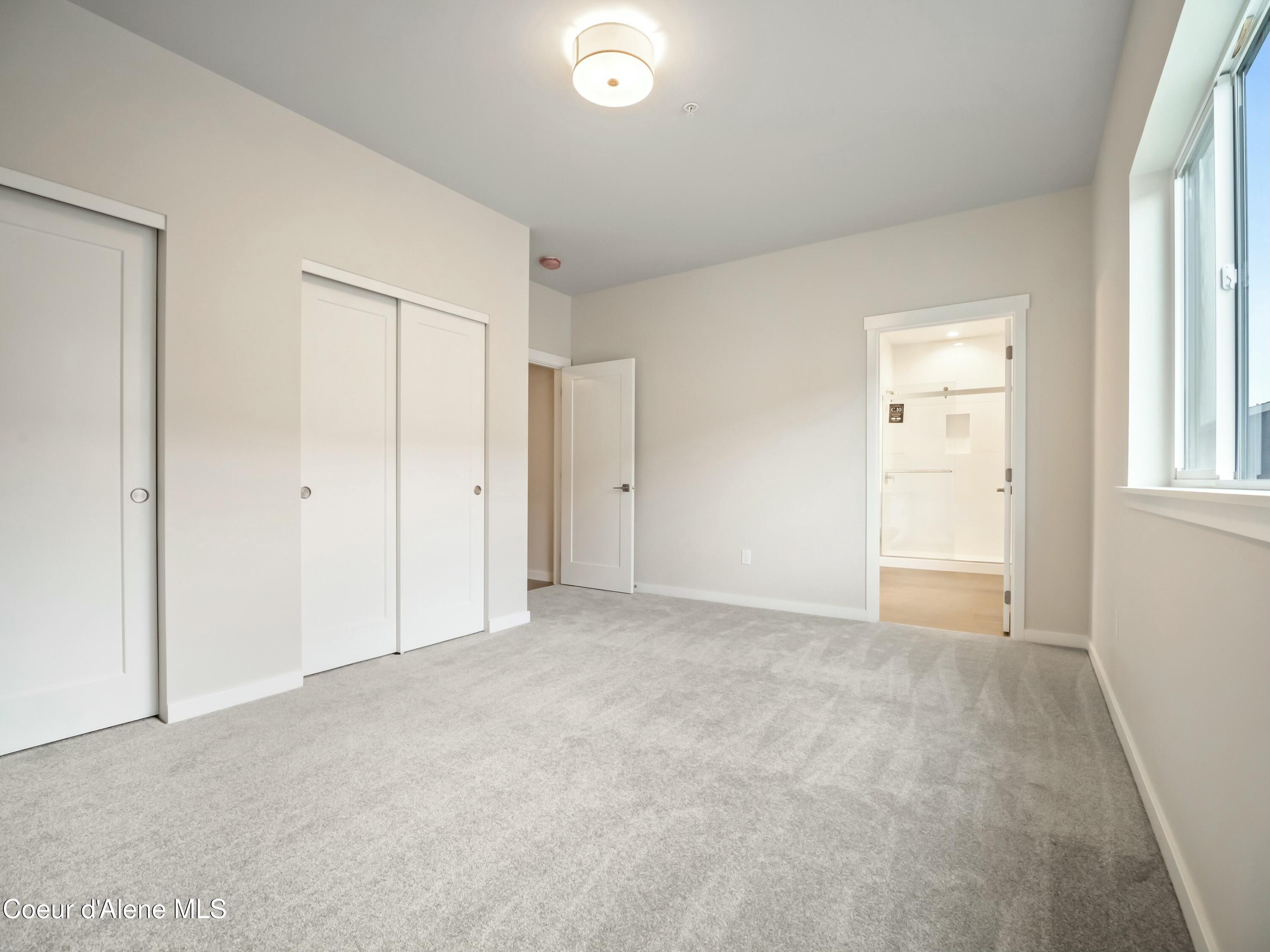 993 E RAILROAD AVENUE