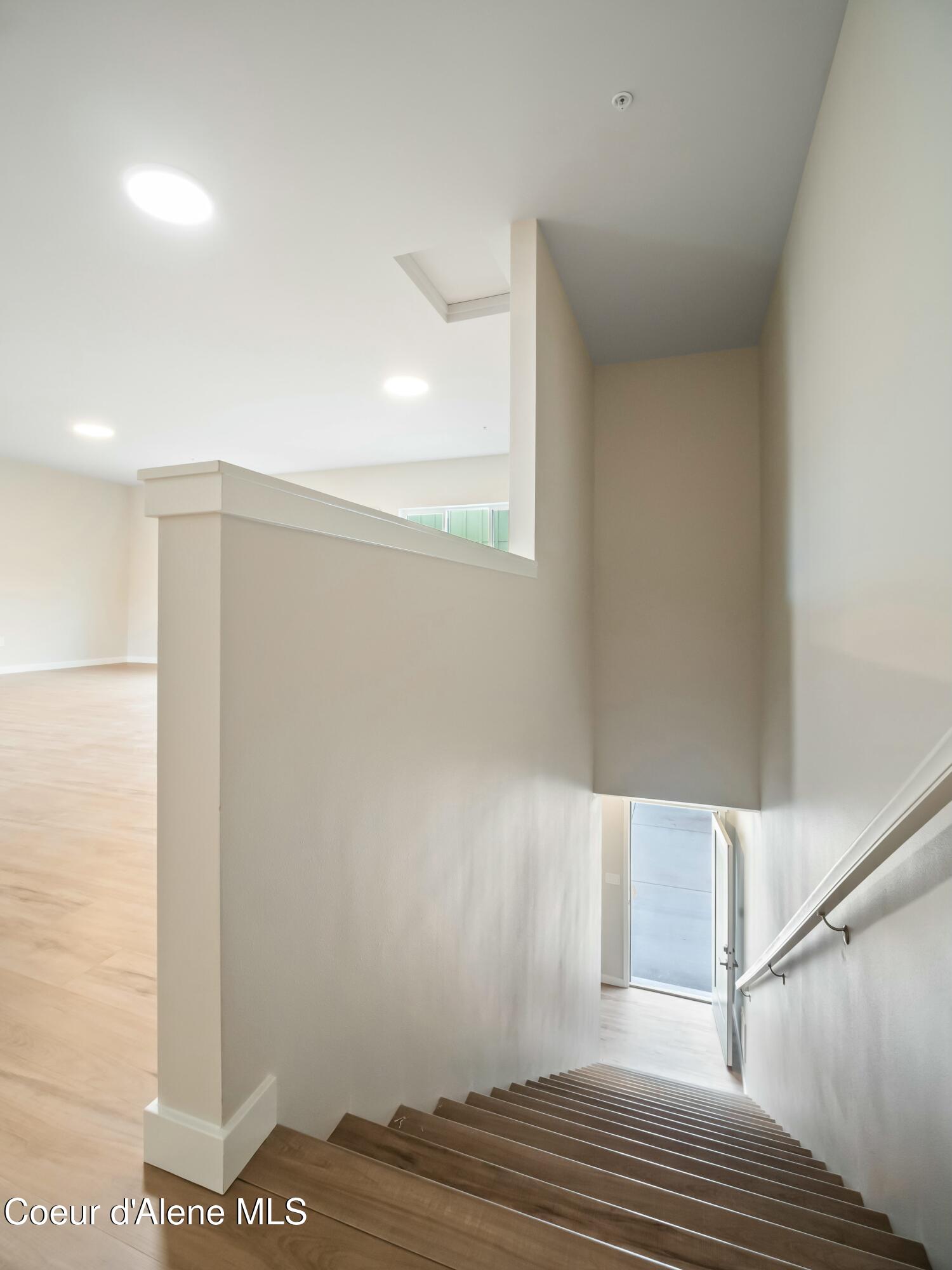 993 E RAILROAD AVENUE