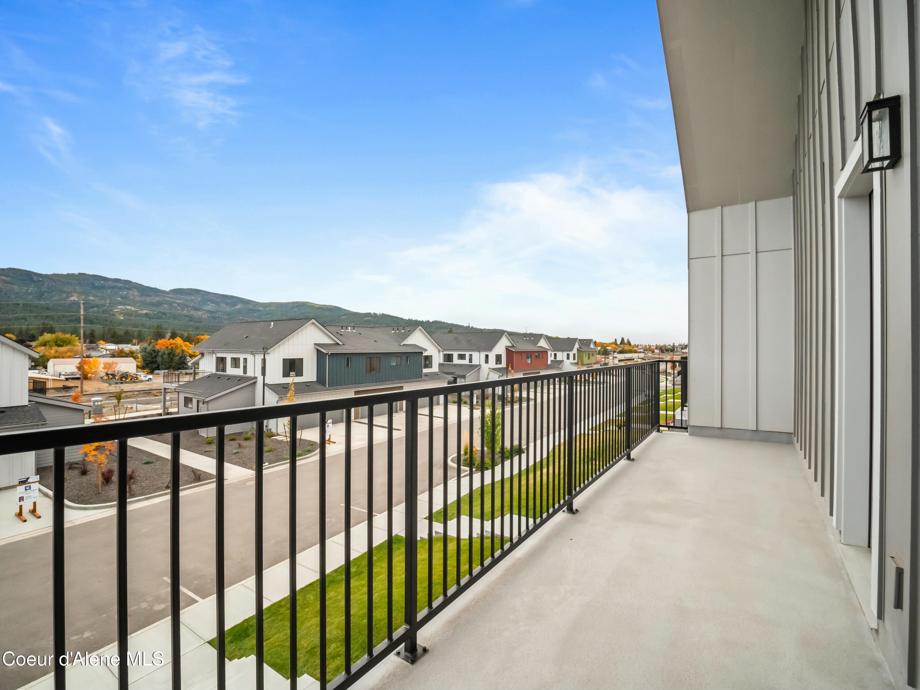 993 E RAILROAD AVENUE